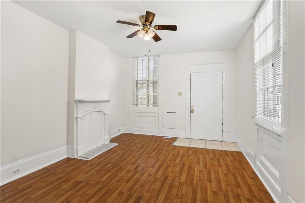 2112-14 Conti Street