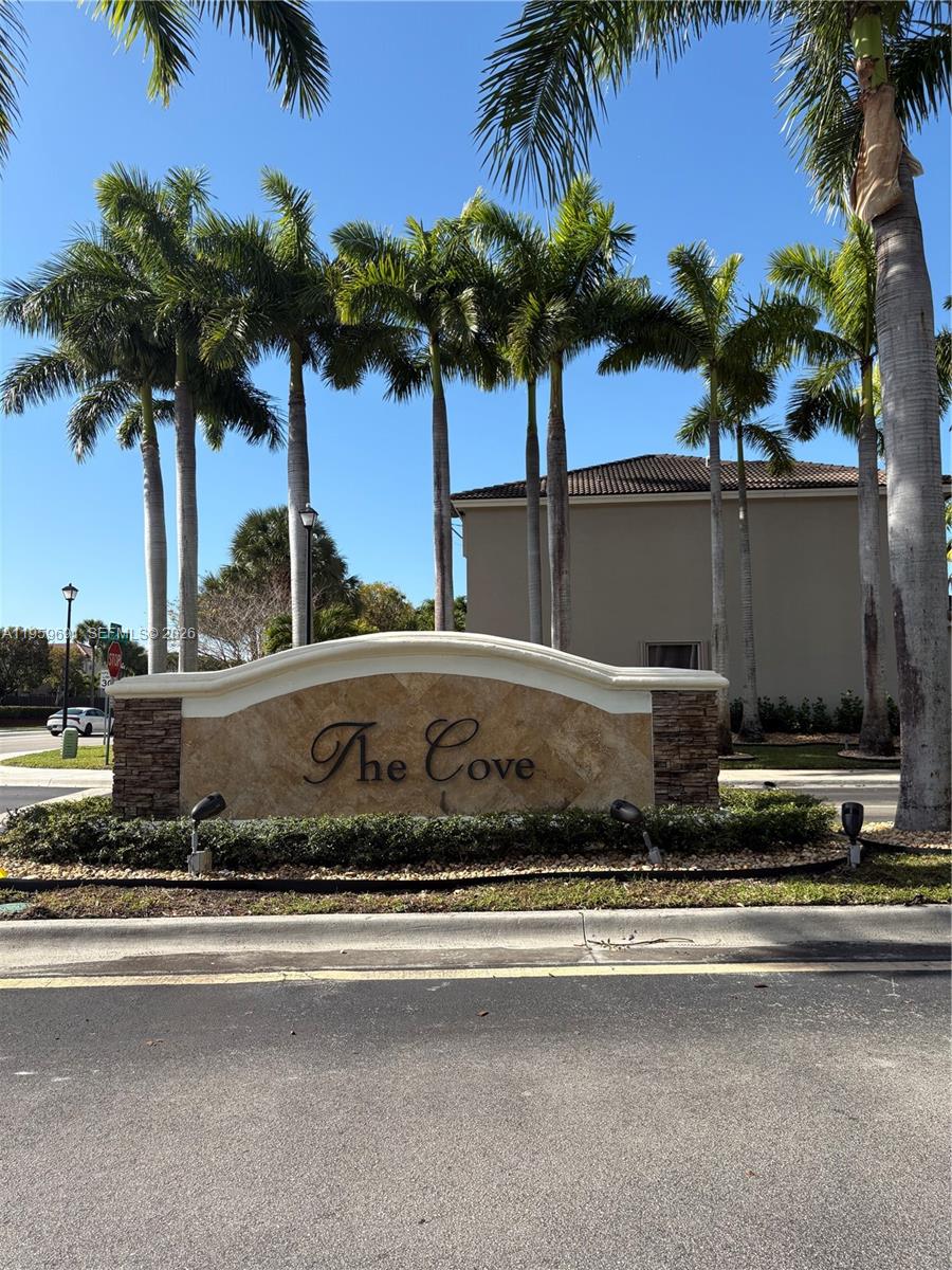The Cove, stunning unit 3/2.5 with 1 car garage.   Can be RENTED WITH FURNITURE AT 3100.00 or without at 2900.00. Beautifully maintained, paved backyard, huge master bedroom closet space mint condition overall. Minutes from great schools, Black Point Marina and Turnpike. Property is ready and vacant. To show call L/A.Community pool, gym, clubhouse and walking paths.No pets.  Assoc approval a MUST.