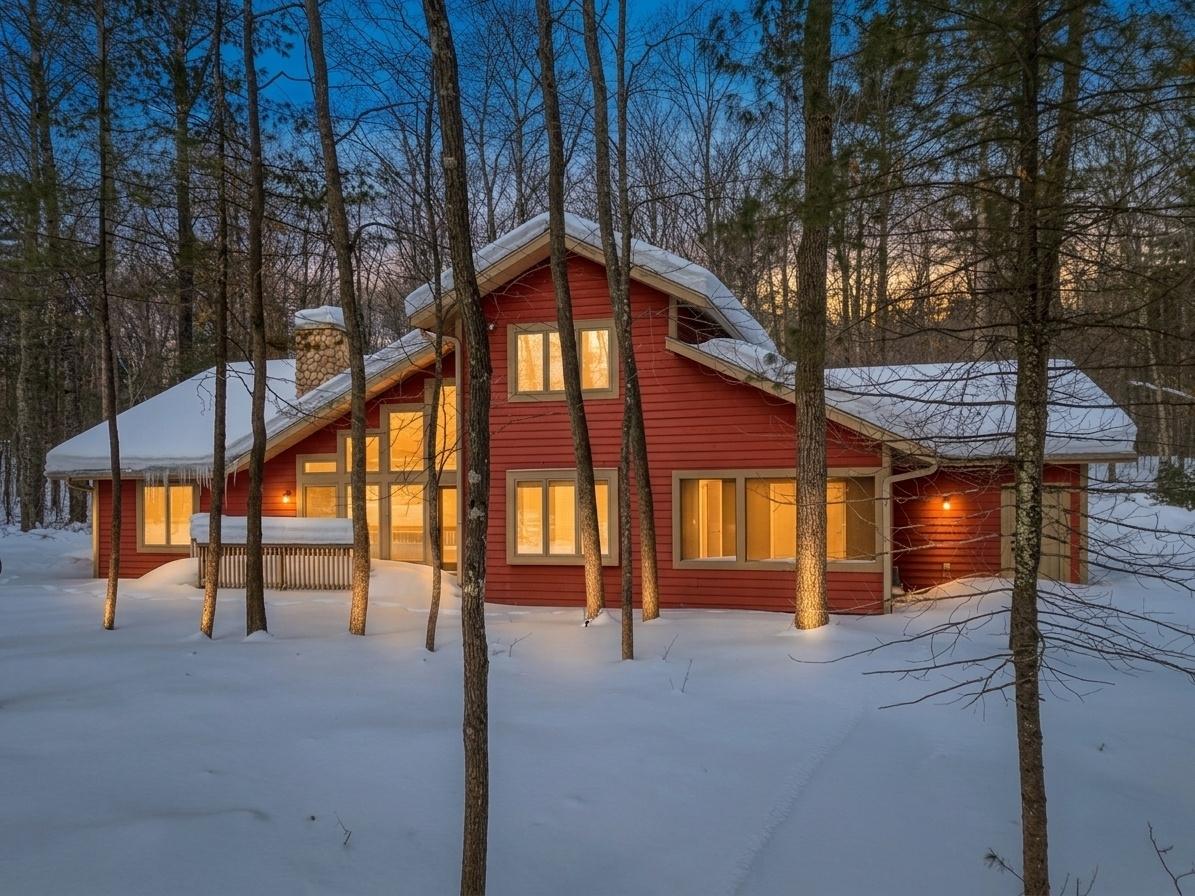 Undocumented Lake house picture