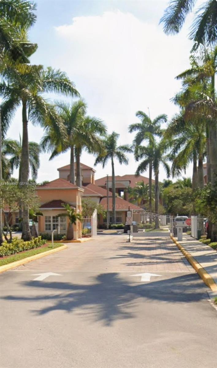 6976 SW 39th St G106