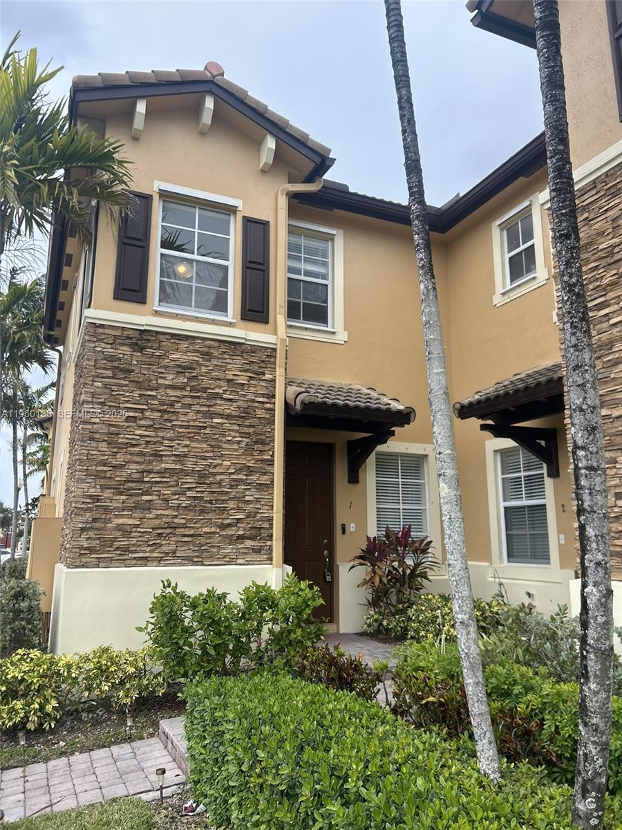 BEAUTIFUL TOWNHOME / VILLA 3 BEDROOM WITH 2 .5 FULL BATH AT THE SHORE . BEAUTIFUL LAKE VIEW 2 STORY HOME BUILT IN 2011 . ALL TILE DOWNSTAIRS .FORMAL DINING ROOM . NICE KITCHEN . TILE ON 1ST FLOOR, CARPET ON 2ND FLOOR, HUGE WALK-IN CLOSET IN MASTER BEDROOM , GATED COMMUNITY. EXCELLENT CONDITIONS AND READY TO MOVE IN