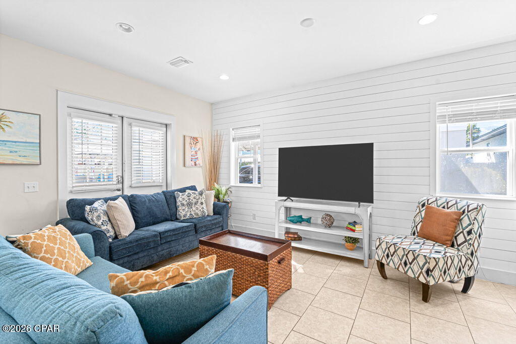 Image 7 For 8410 Thomas Drive 6