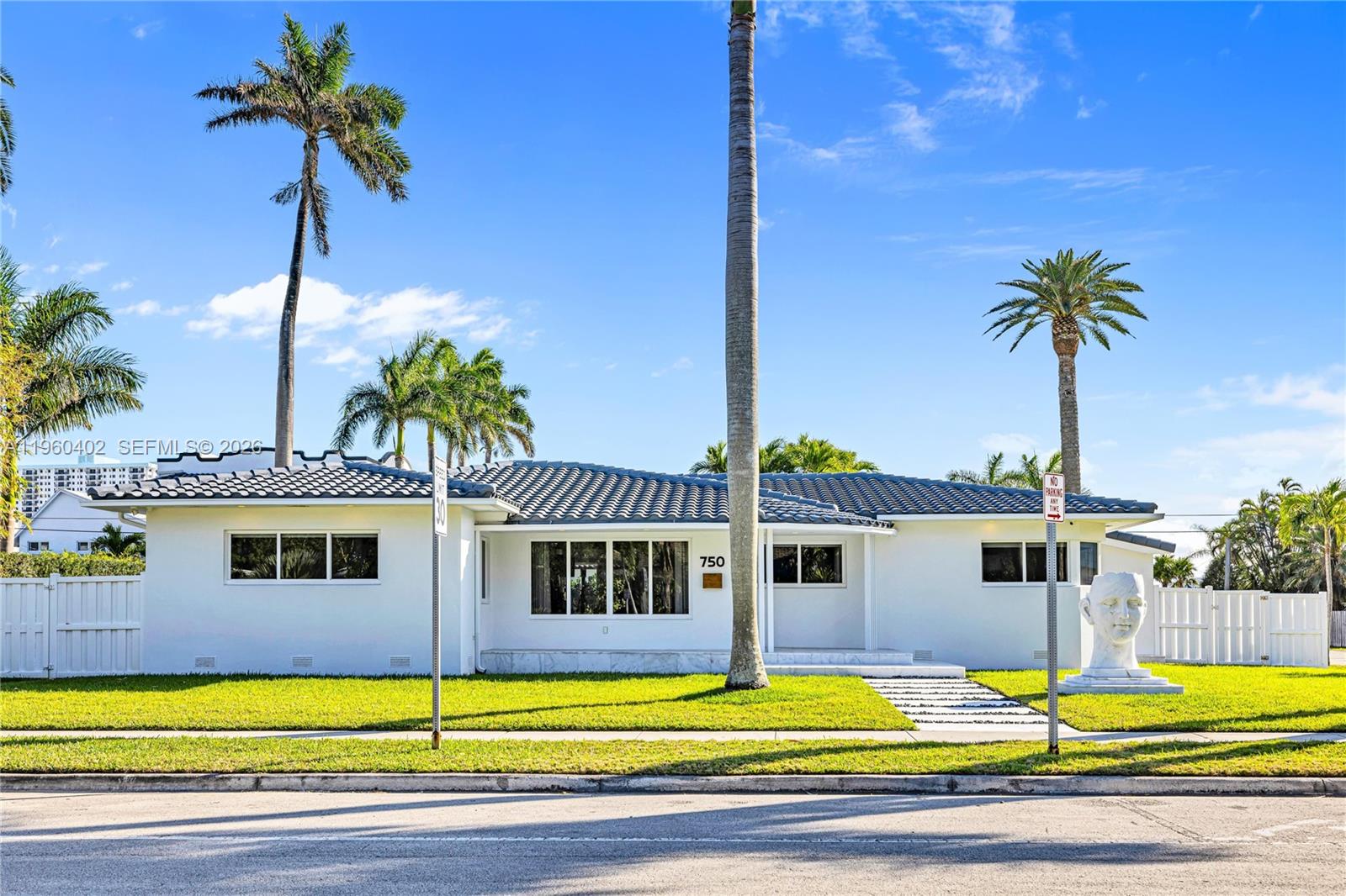 Hollywood Lakes Section