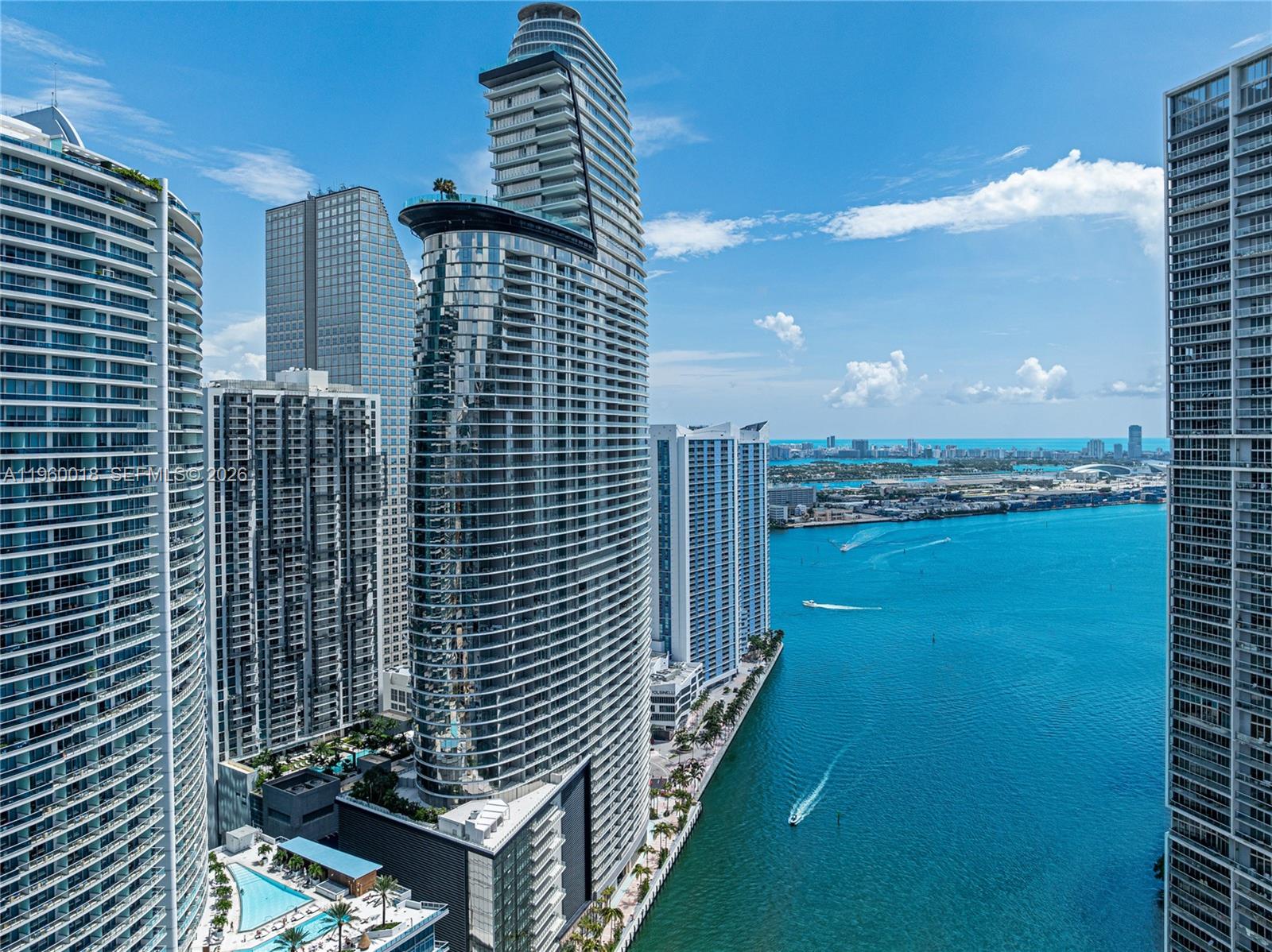 Apartamento à Venda em Miami, FL