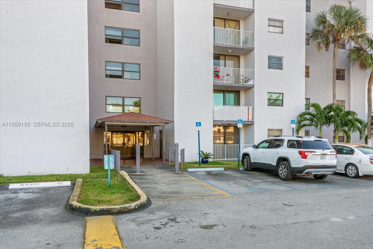 Fontainebleau Gardens Con