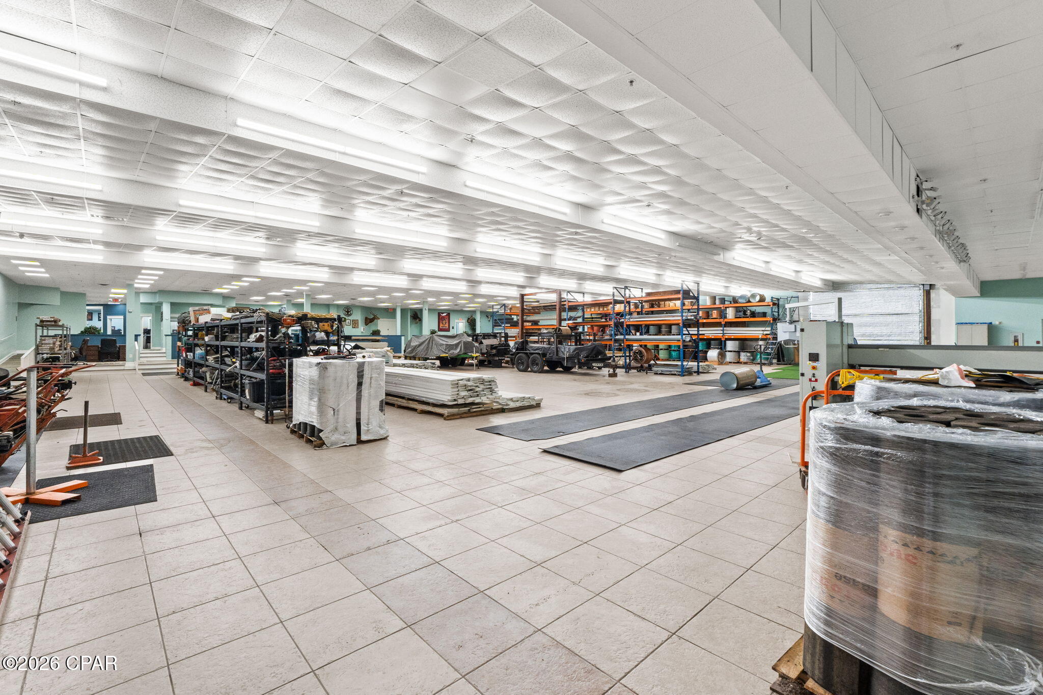 Listing photo id 12 for 5420 Hickory Street