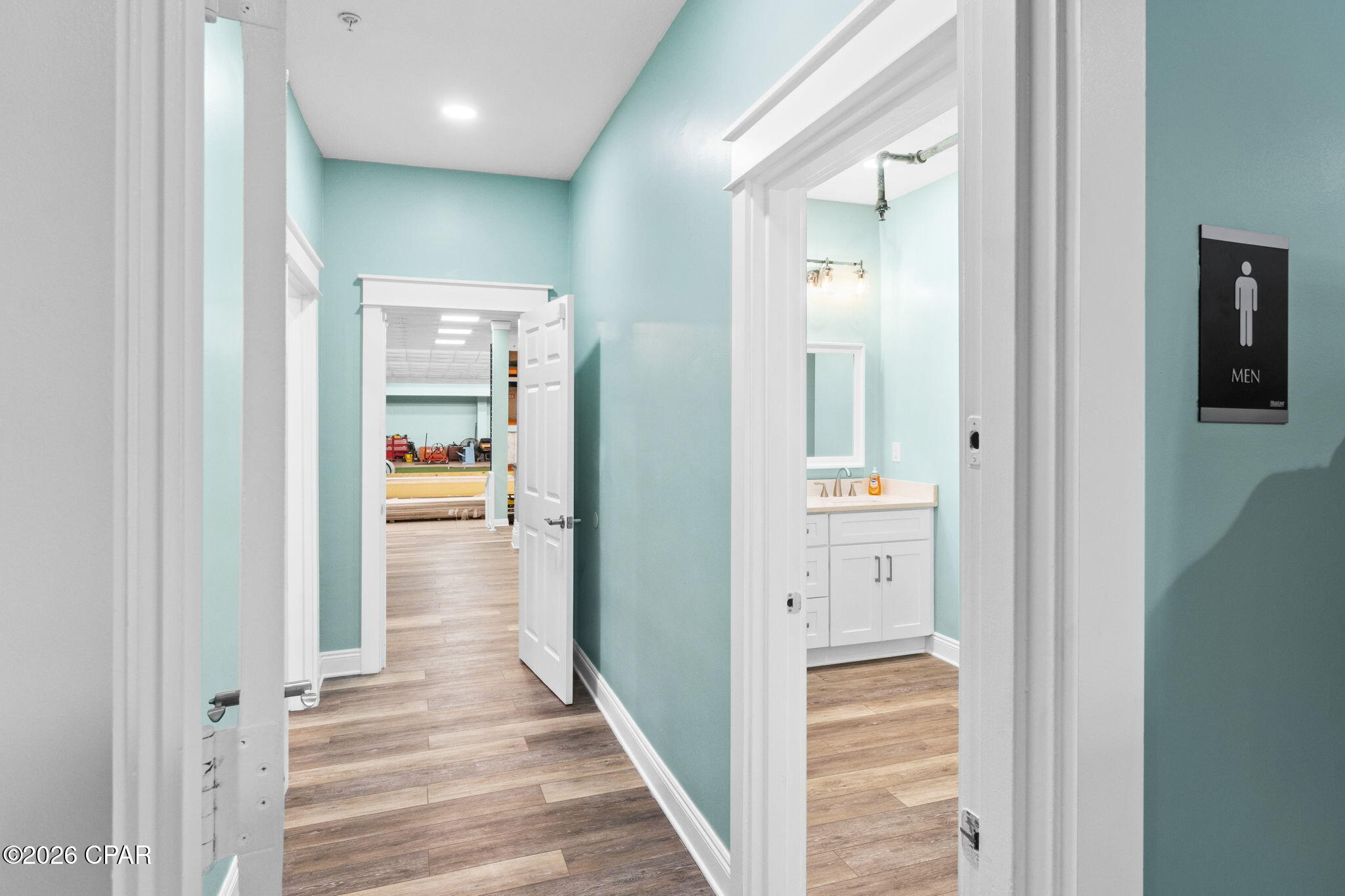 Listing photo id 26 for 5420 Hickory Street