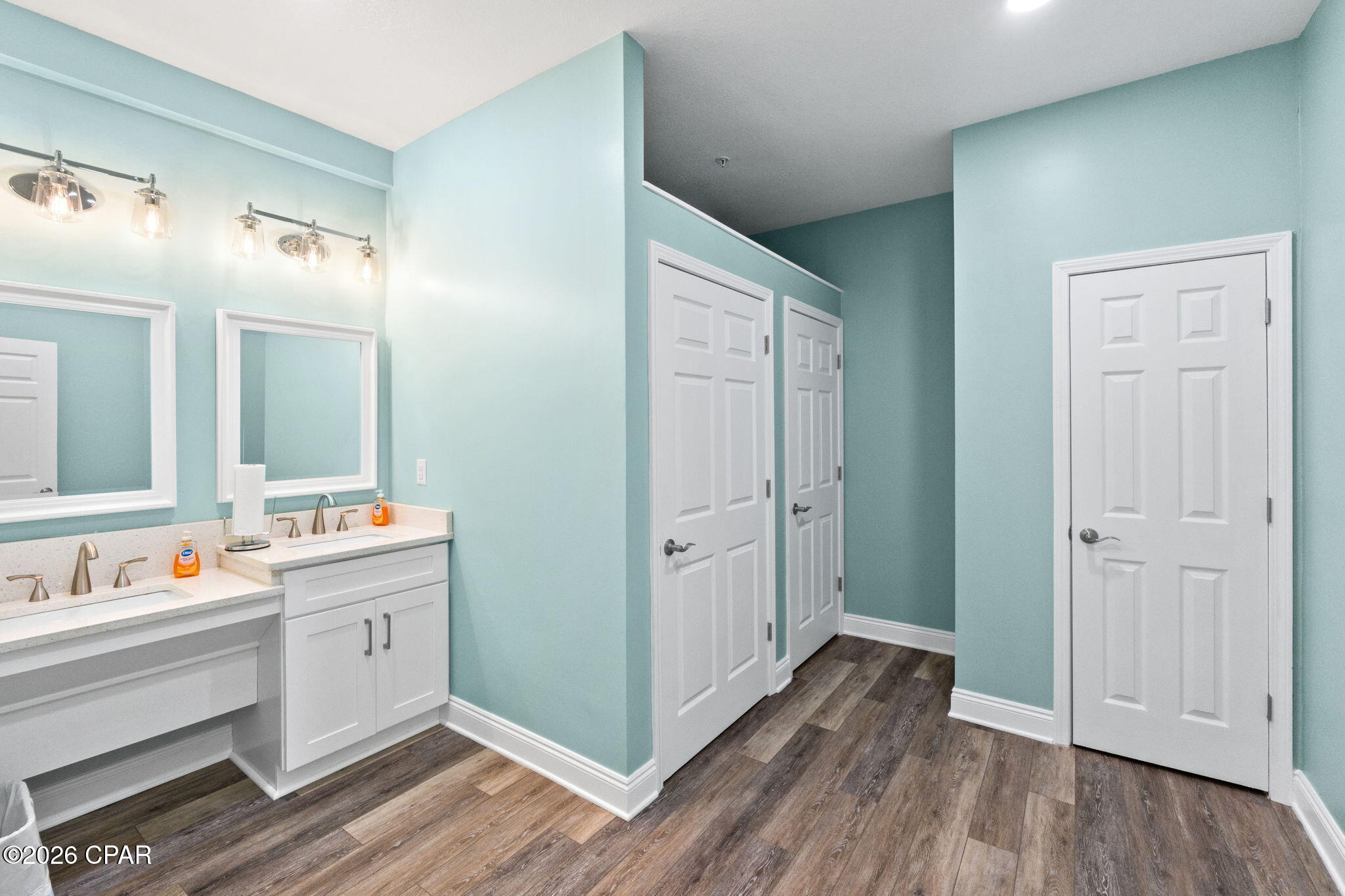 Listing photo id 27 for 5420 Hickory Street