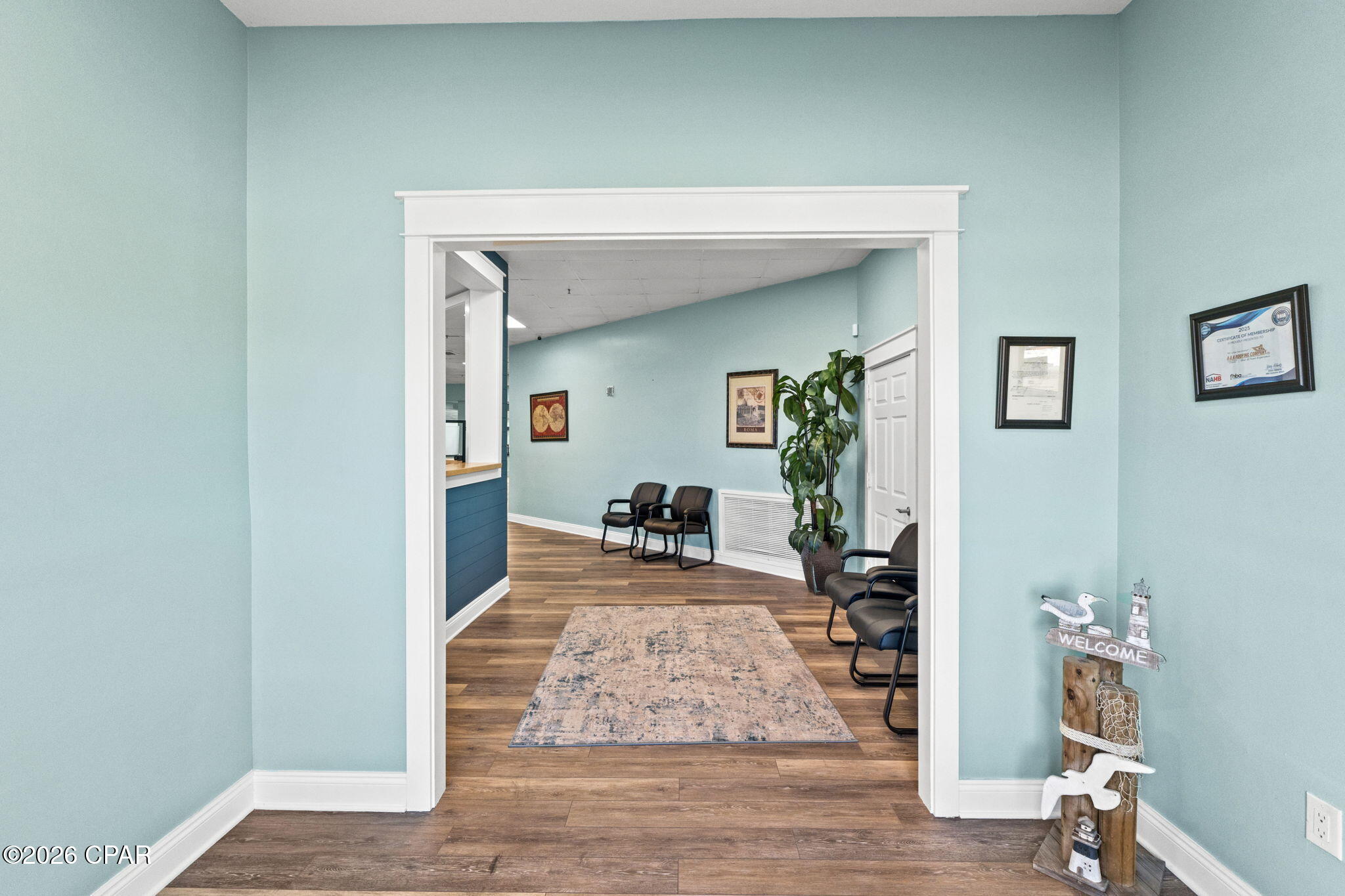 Listing photo id 3 for 5420 Hickory Street