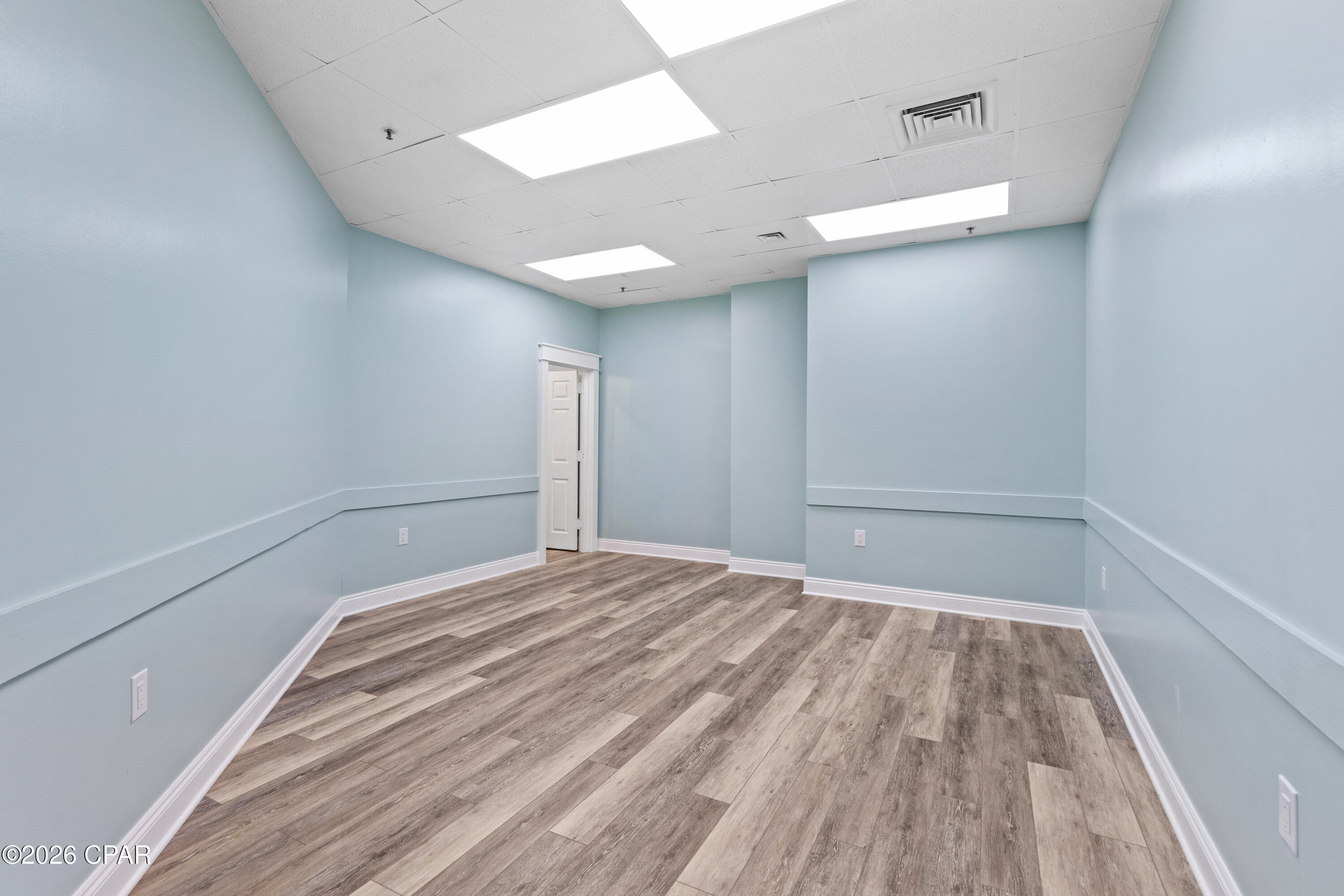 Listing photo id 37 for 5420 Hickory Street