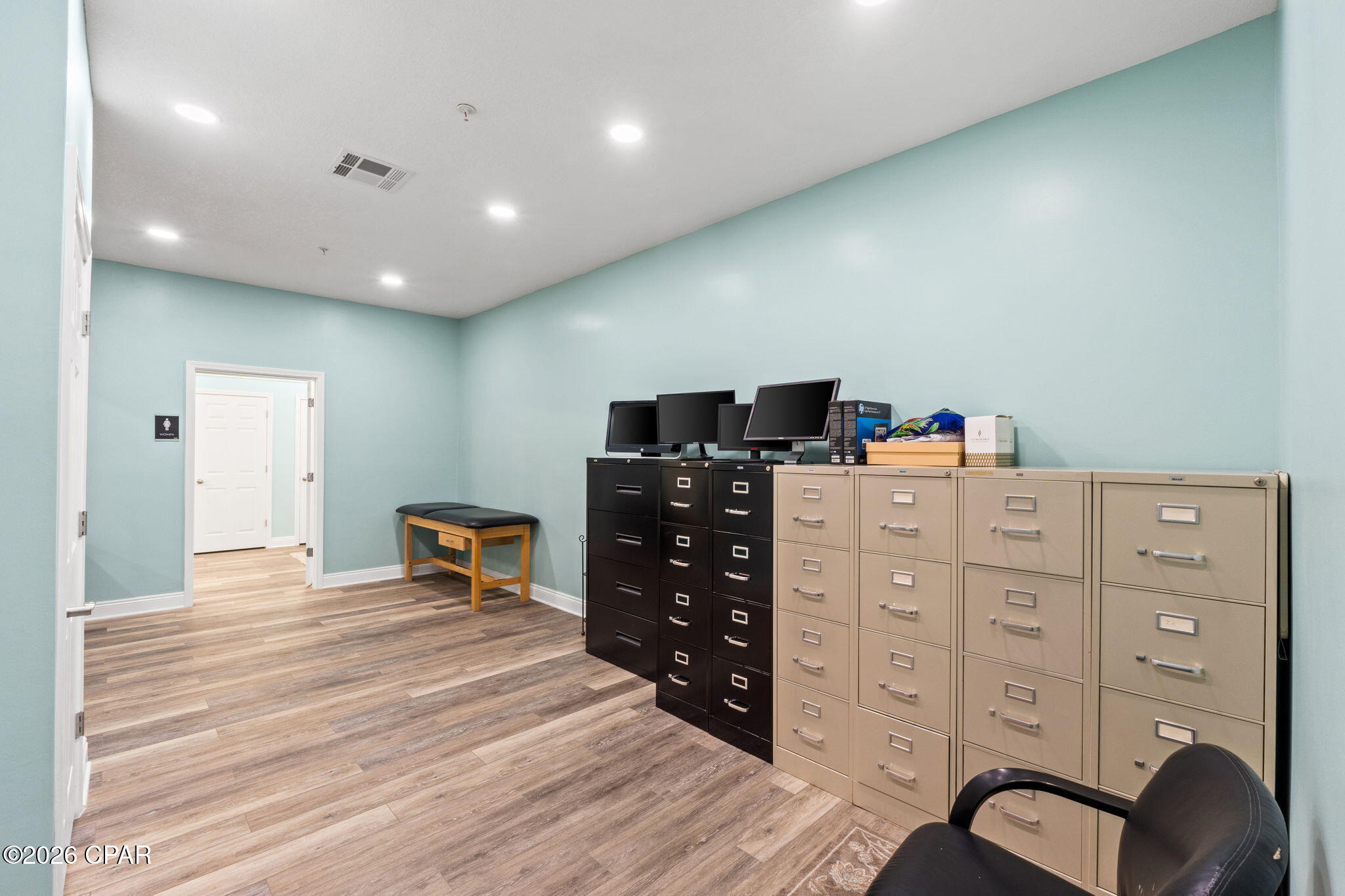 Listing photo id 42 for 5420 Hickory Street