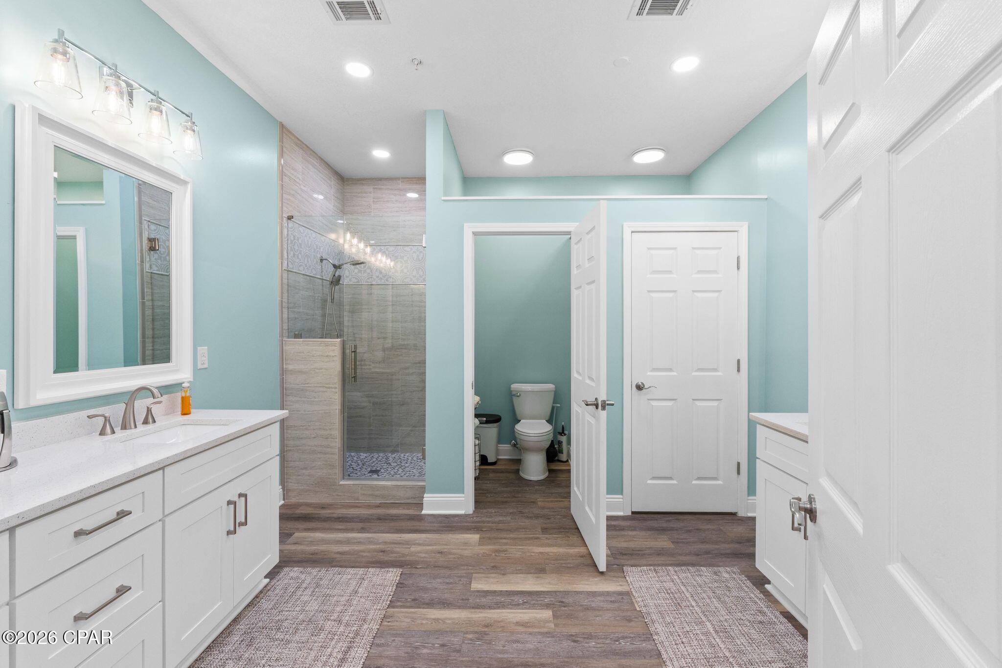 Listing photo id 44 for 5420 Hickory Street