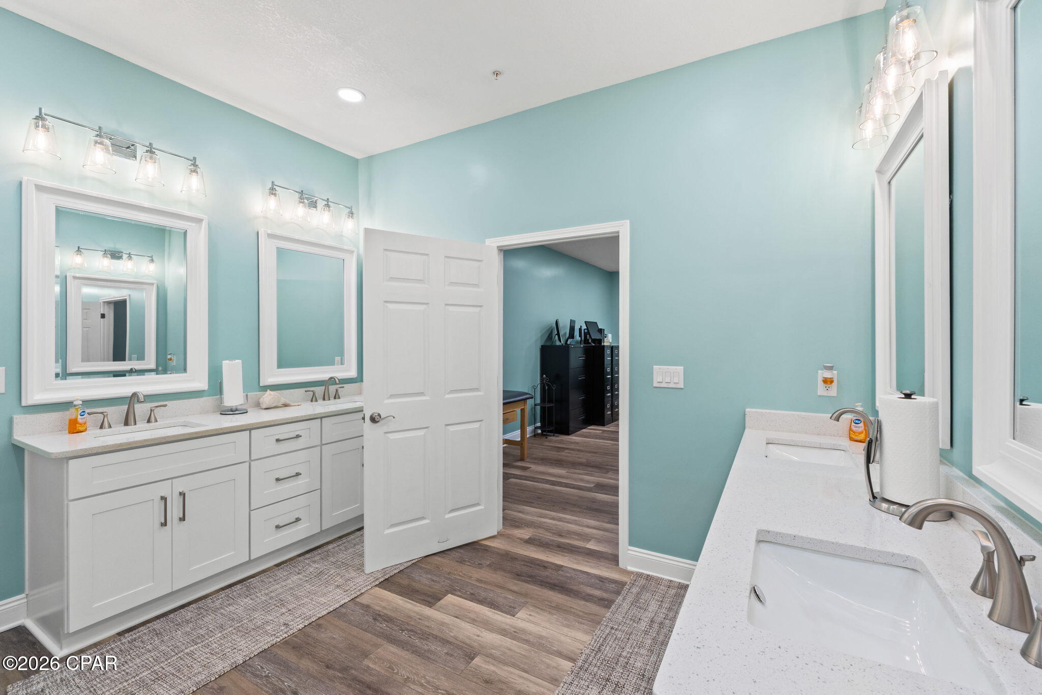 Listing photo id 46 for 5420 Hickory Street