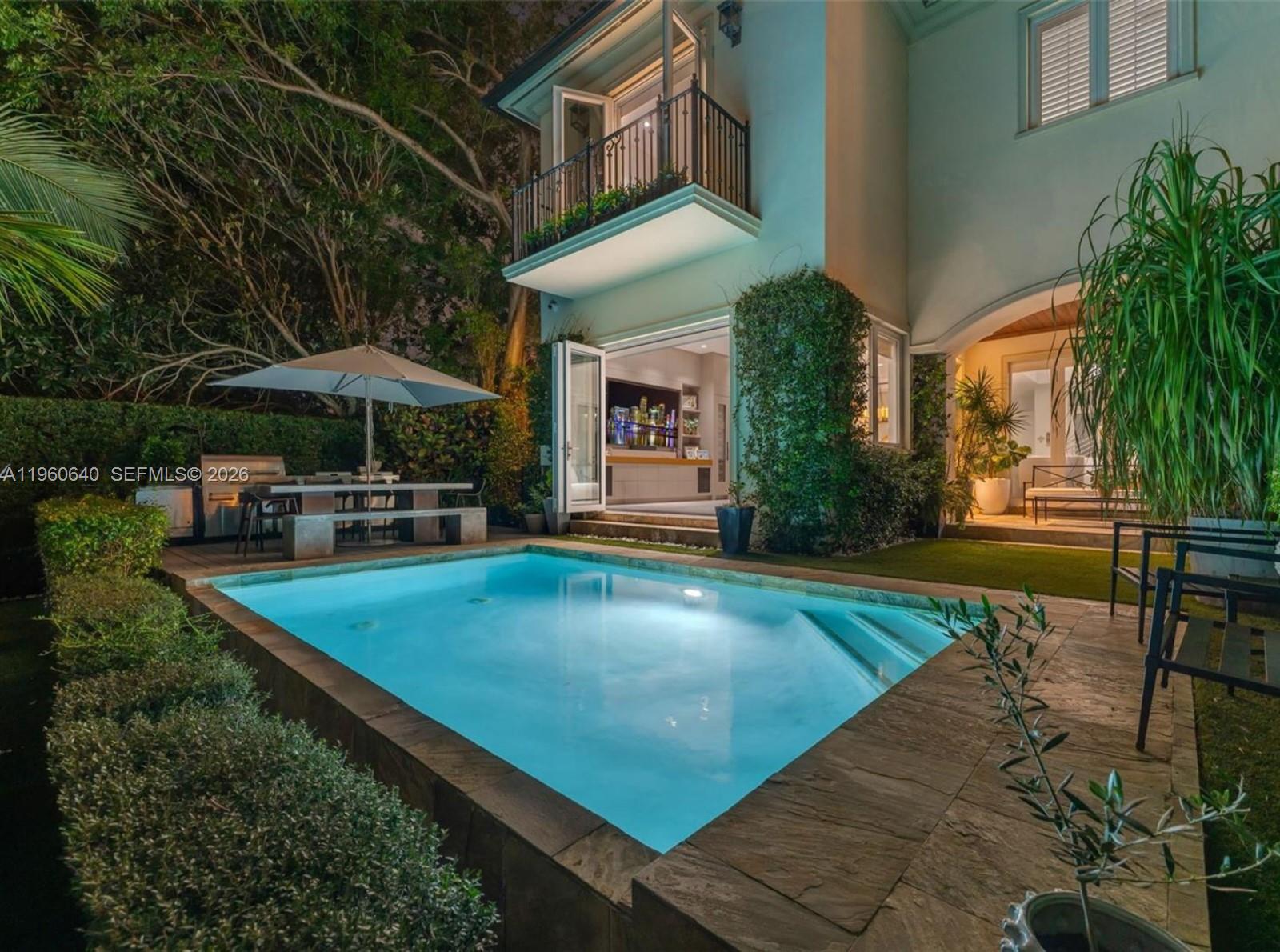 Gables Waterway Town