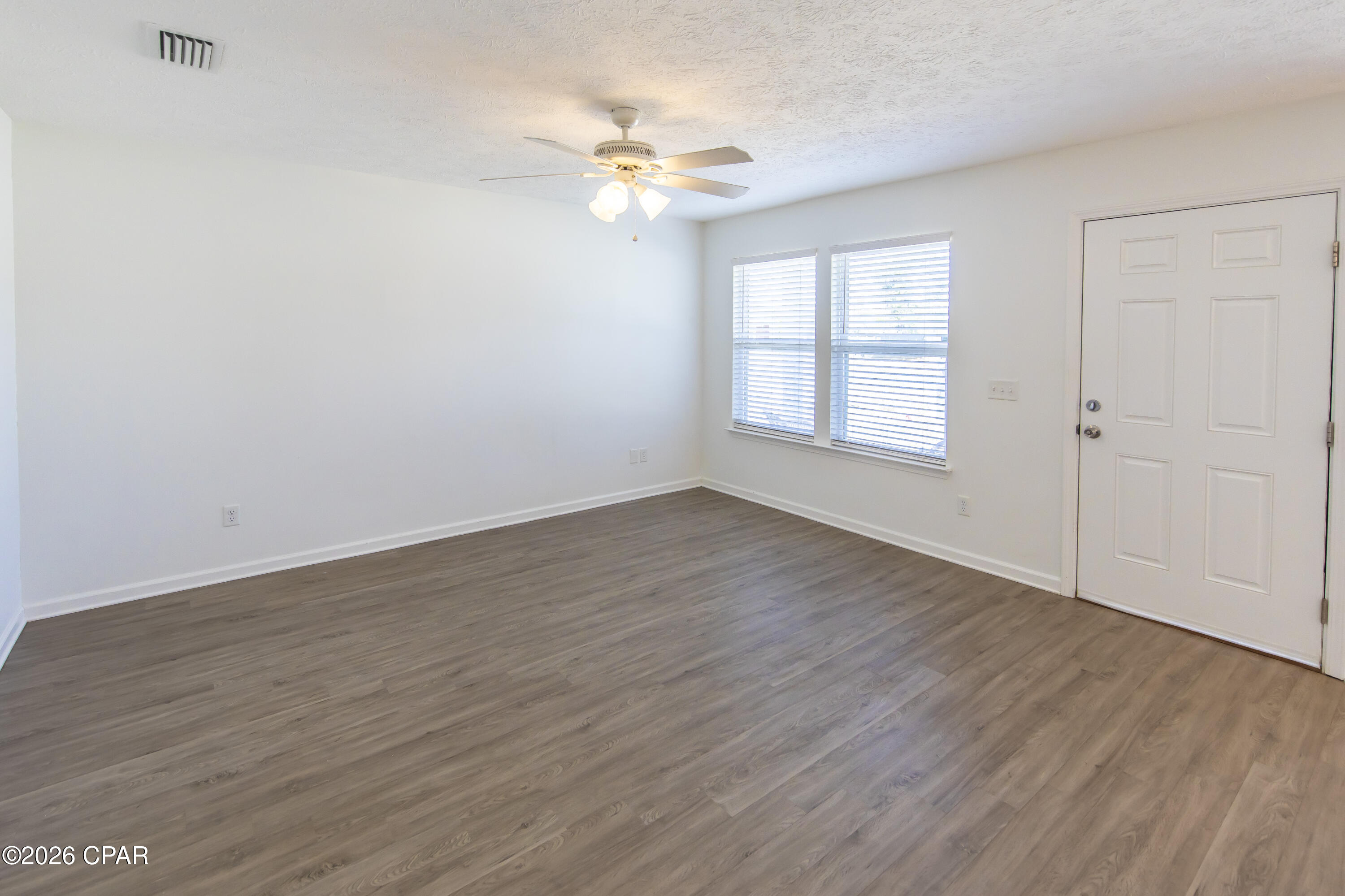 Image 10 For 4942 Oak Avenue