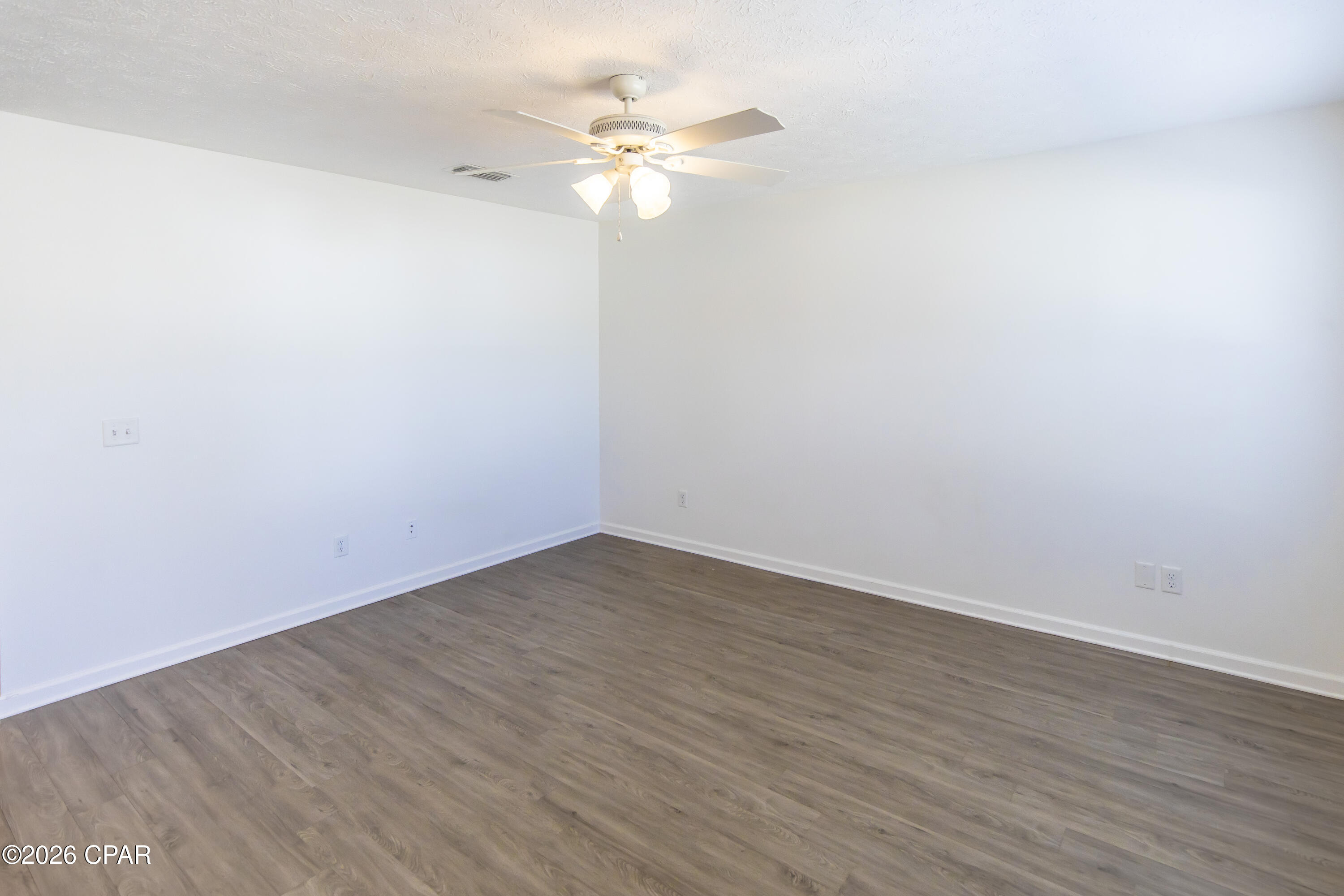 Image 11 For 4942 Oak Avenue