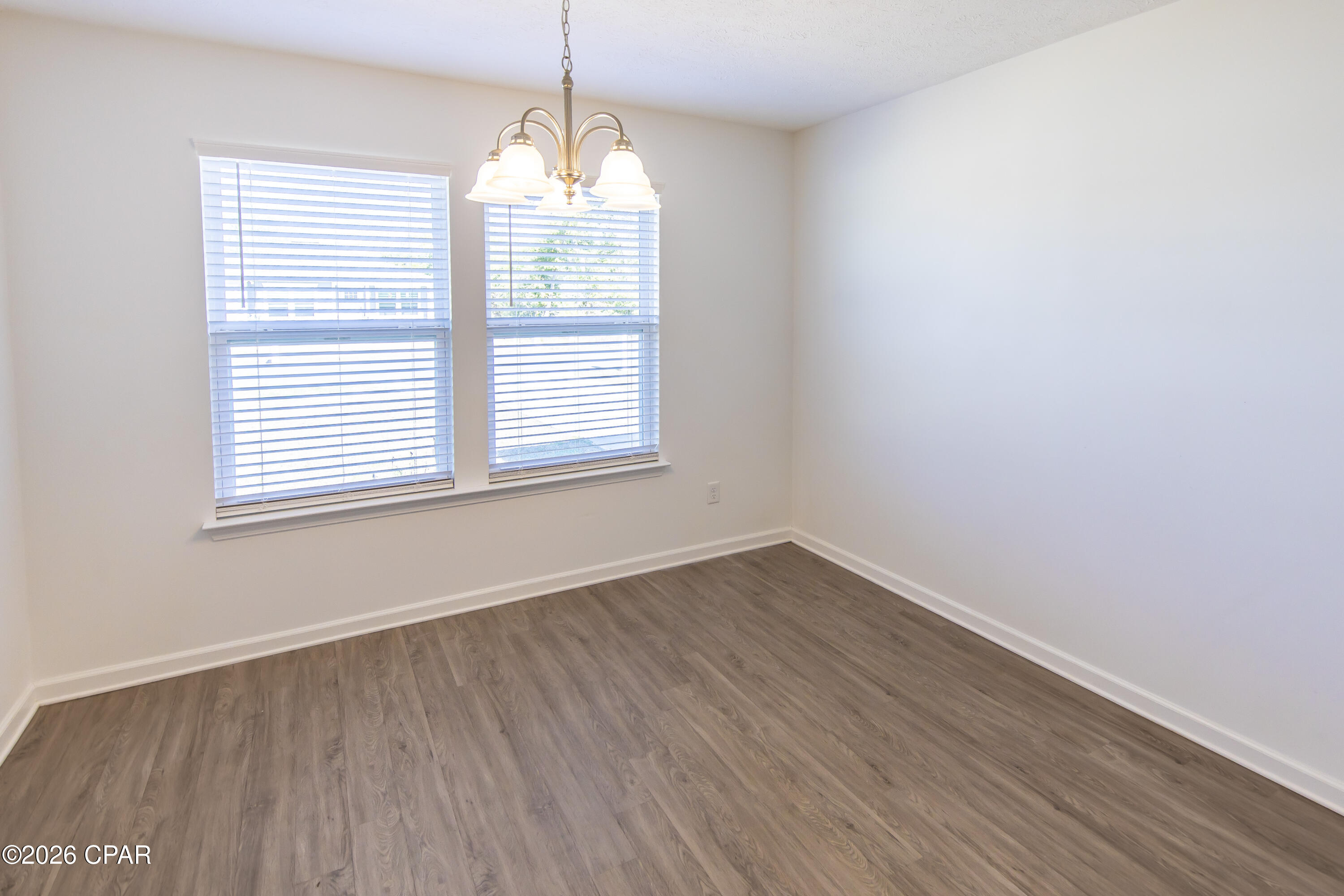 Image 12 For 4942 Oak Avenue