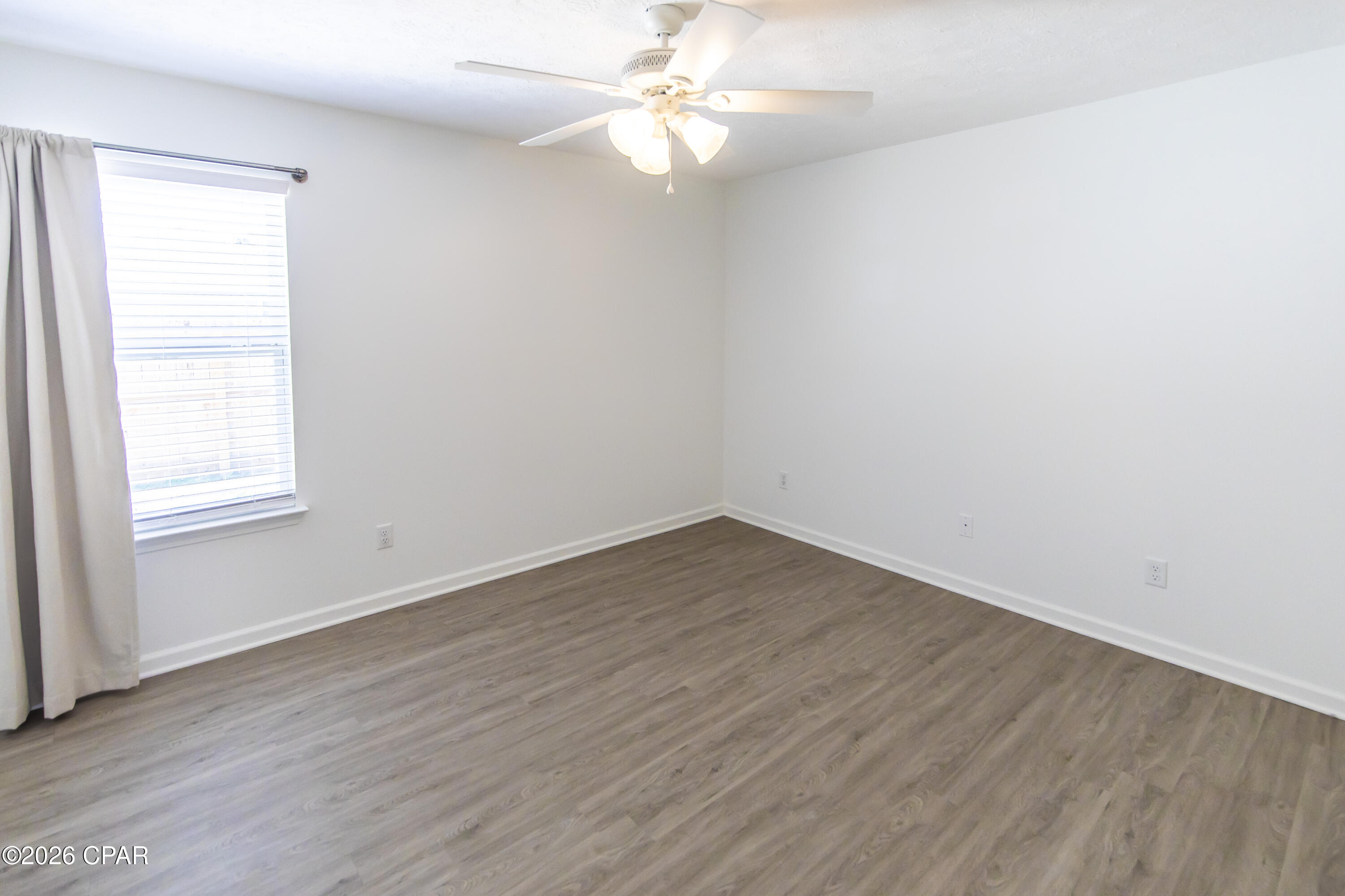 Image 19 For 4942 Oak Avenue