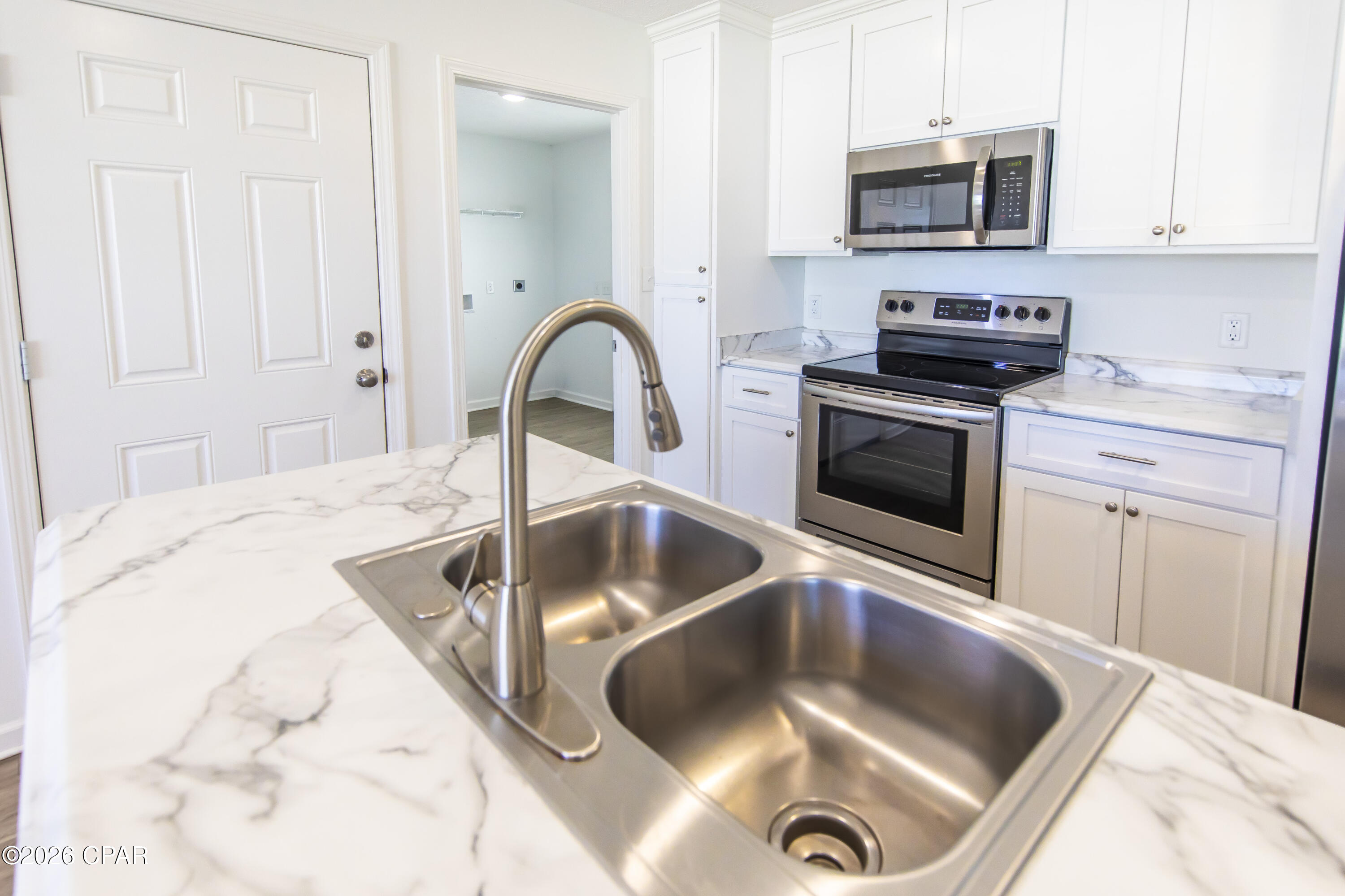 Image 4 For 4942 Oak Avenue