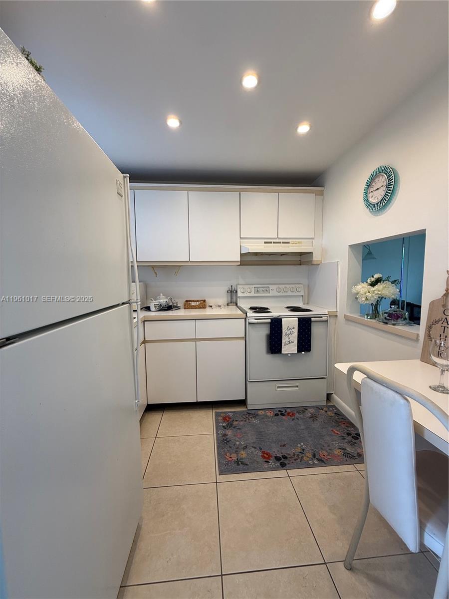 Sunrise Lakes 88 Condo