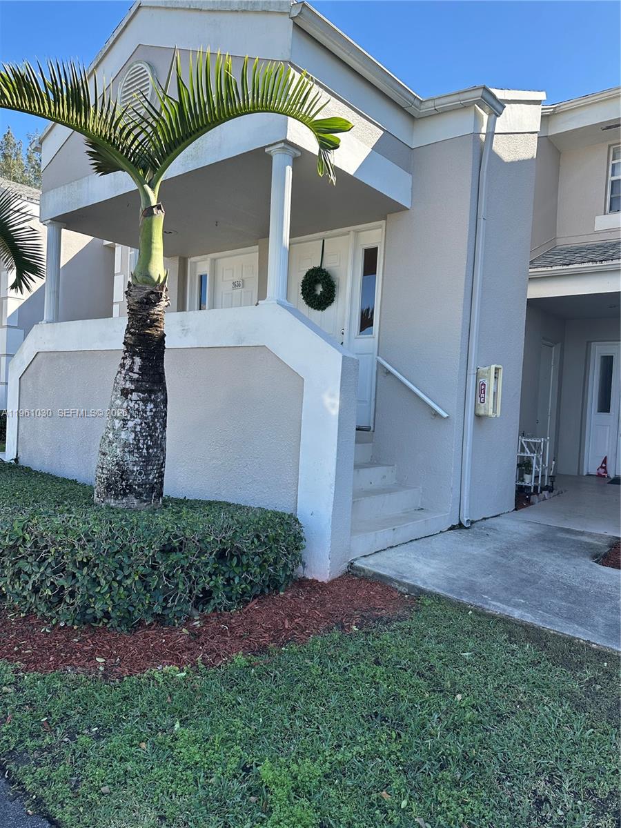 Keys Gate Condo No Six