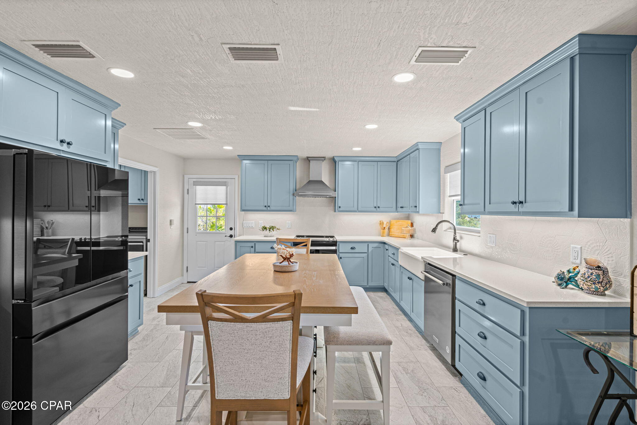 Listing photo id 15 for 54 1st Street