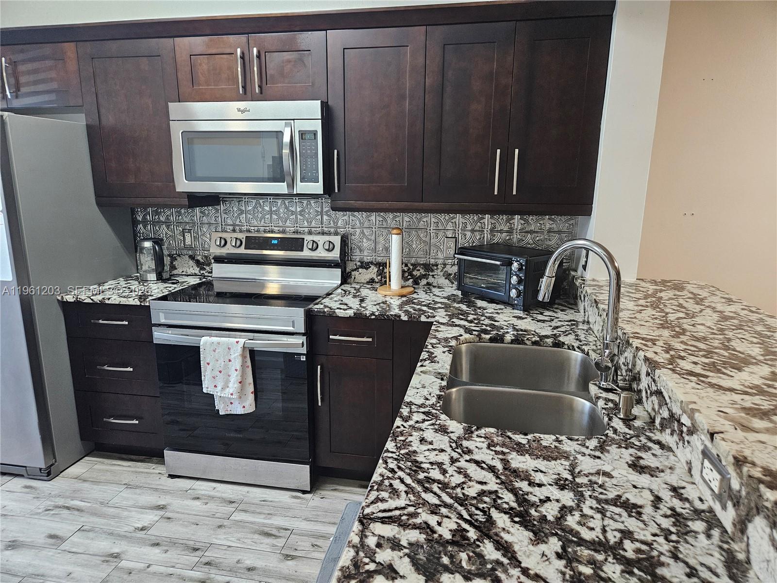 Banyan Oakridge Commercia