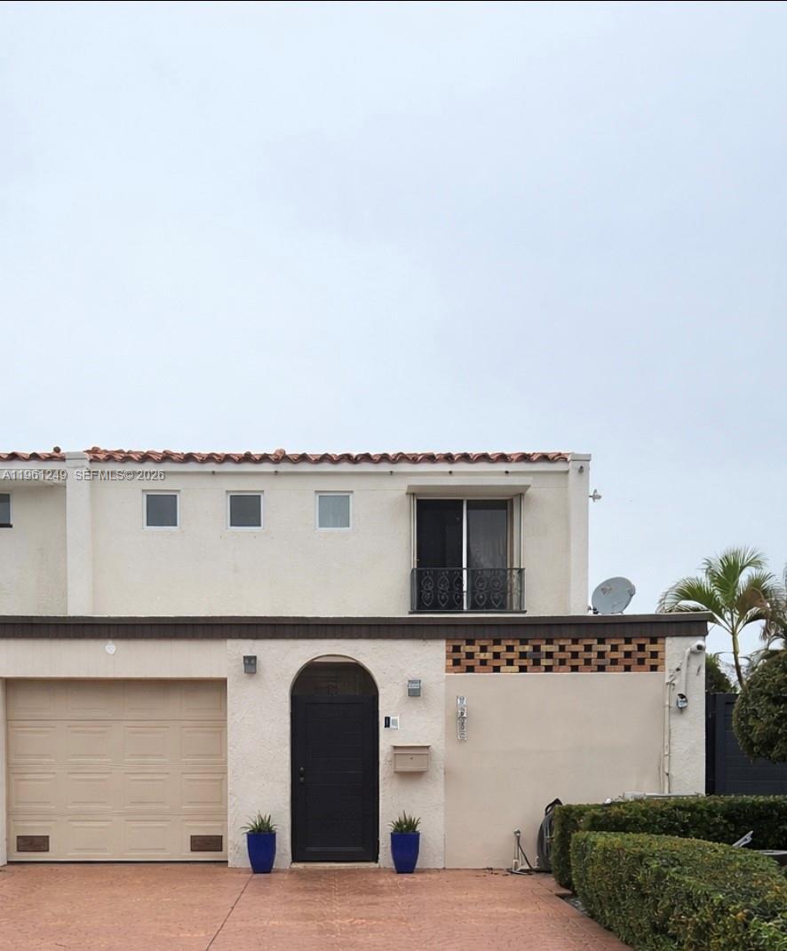 7282 Jacaranda Ln, Miami Lakes, FL 33014