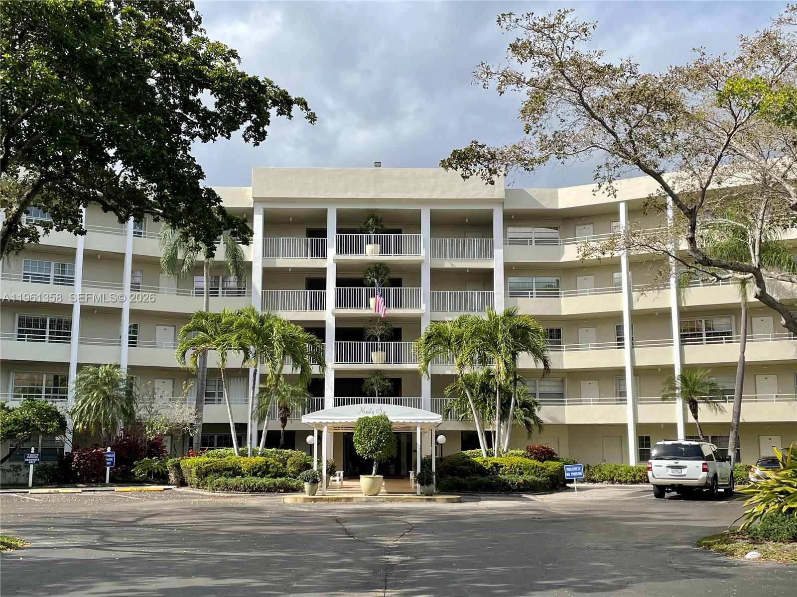 Palm-Aire CC Apts 96 Condo