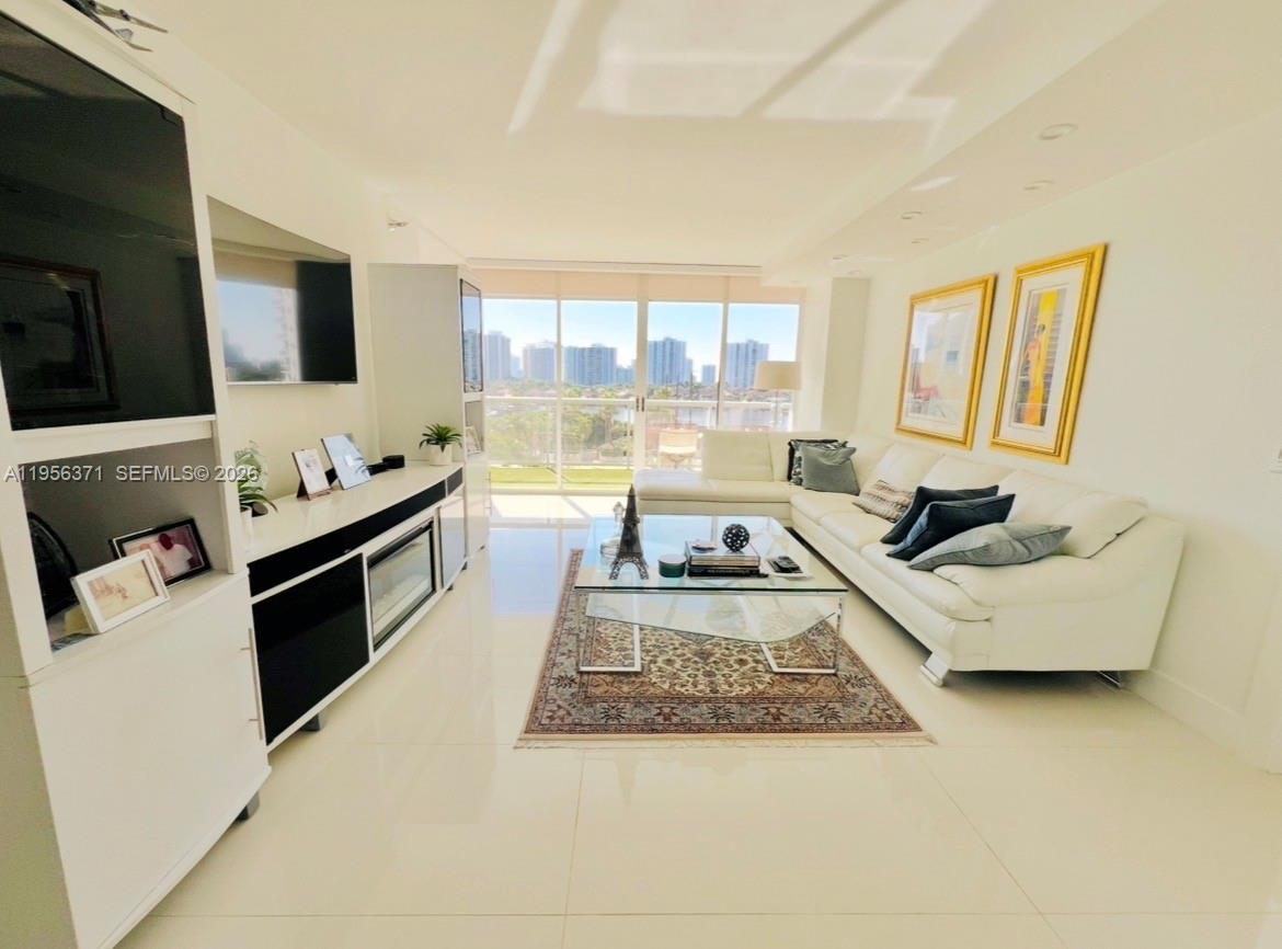 Harborside At The Waterwa