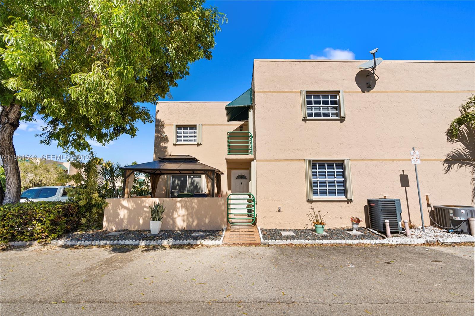 Les Chateaux At Intl Gard