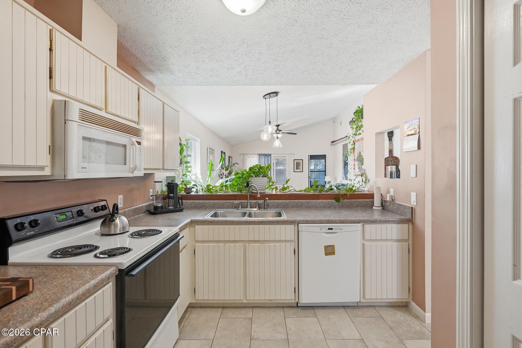 Listing photo id 9 for 623 Gulf View Drive