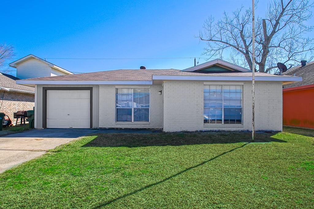 Homes for sale in La Place, LA | 2412 Williamsburg Dr, La Place, LA 70068 | MLS# 2542185
