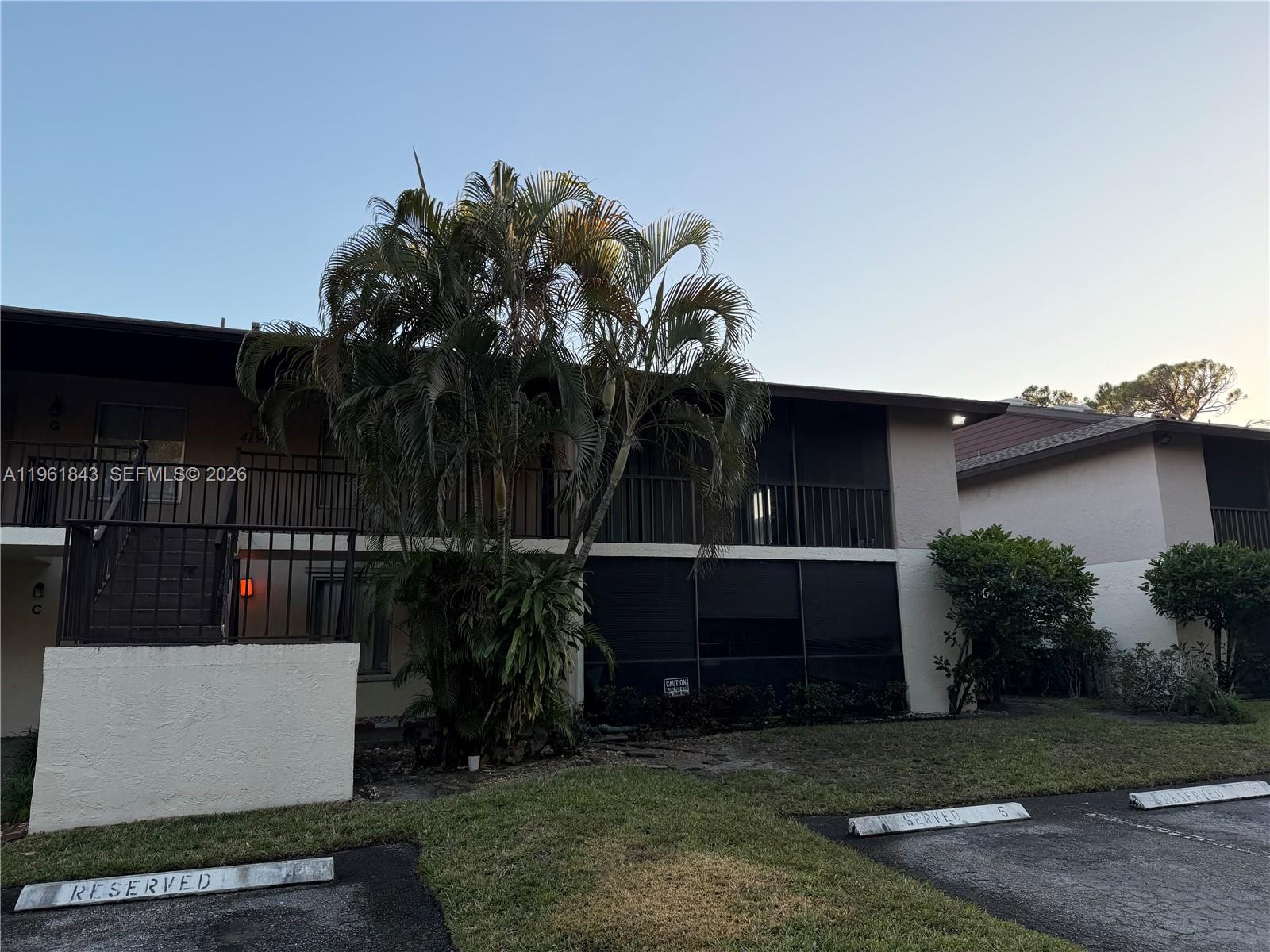 Pine Hollow Condo