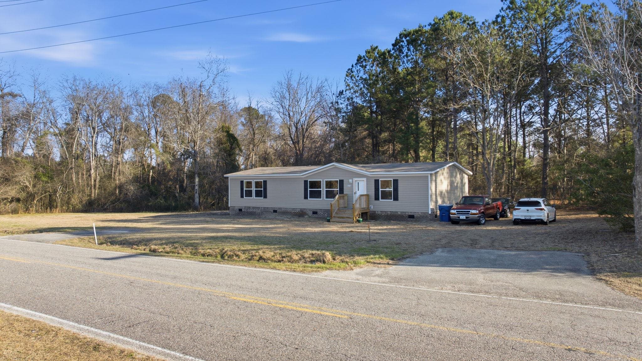 5772 Valley Forge Rd. Aynor, SC 29511