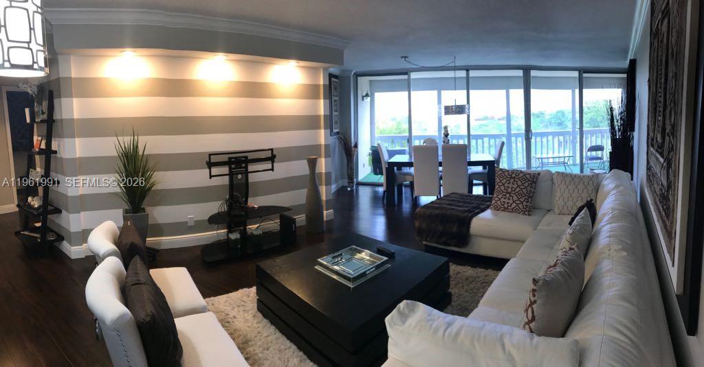 Environ 9 Of I Condo