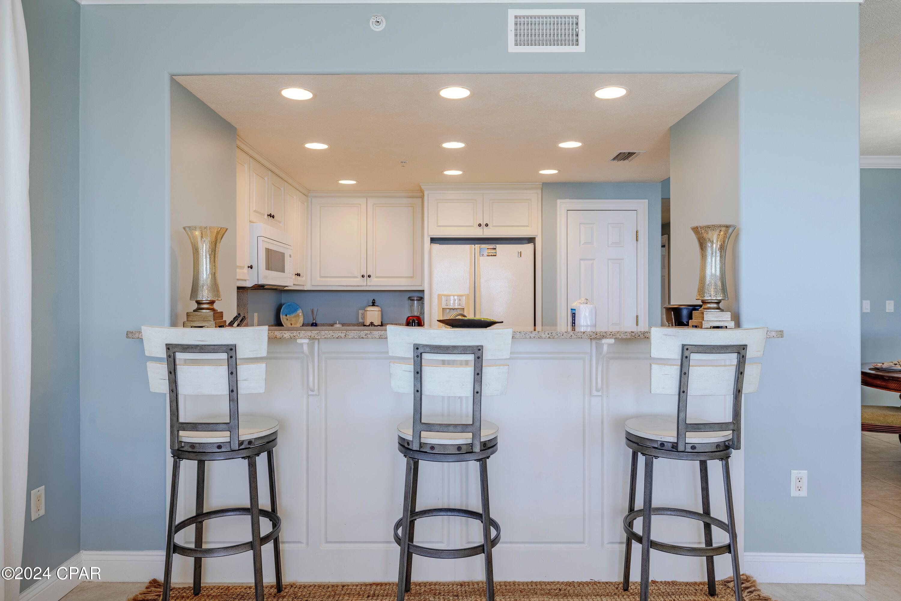Listing photo id 17 for 5004 Thomas Drive 1512