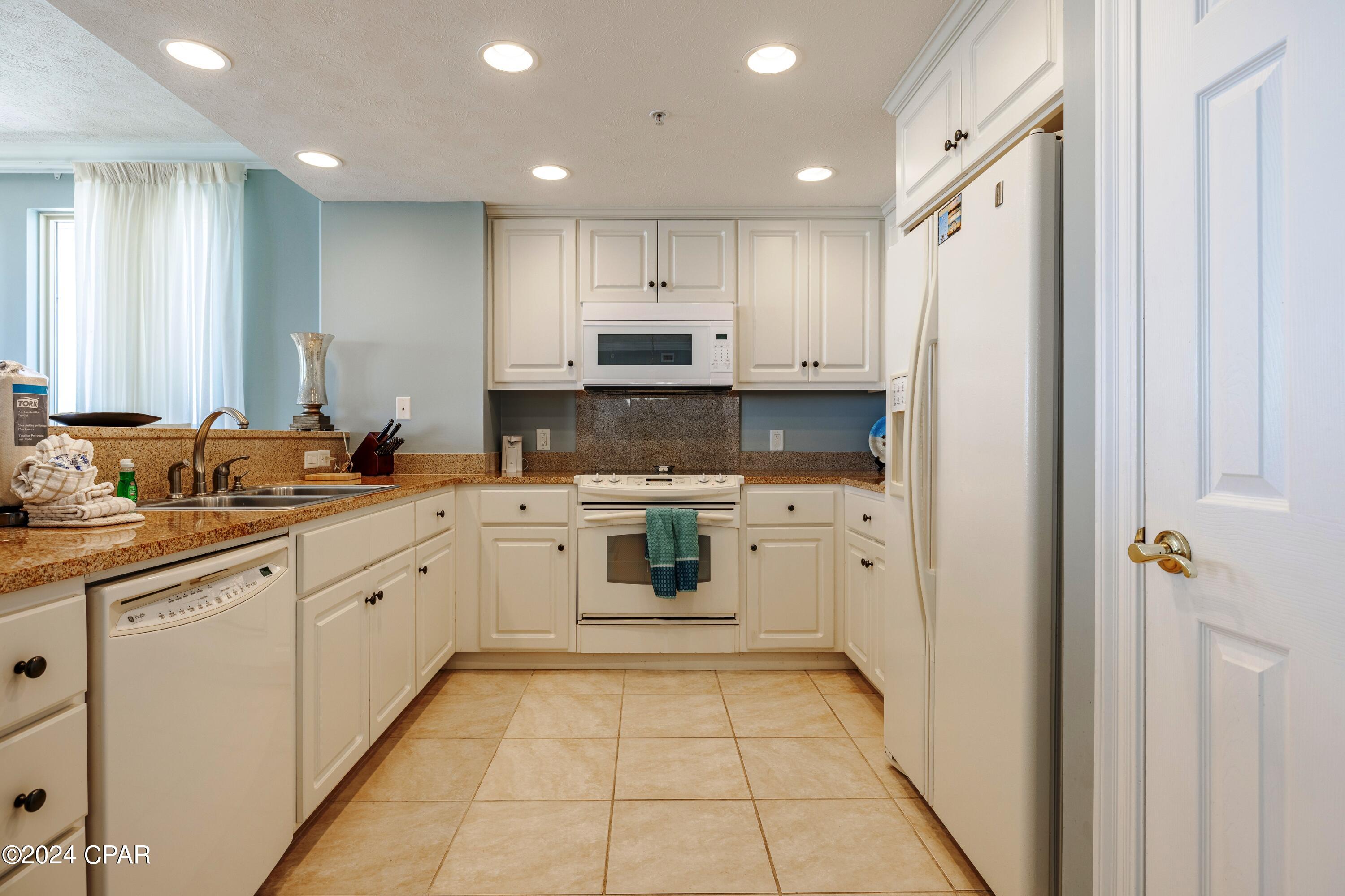 Listing photo id 18 for 5004 Thomas Drive 1512