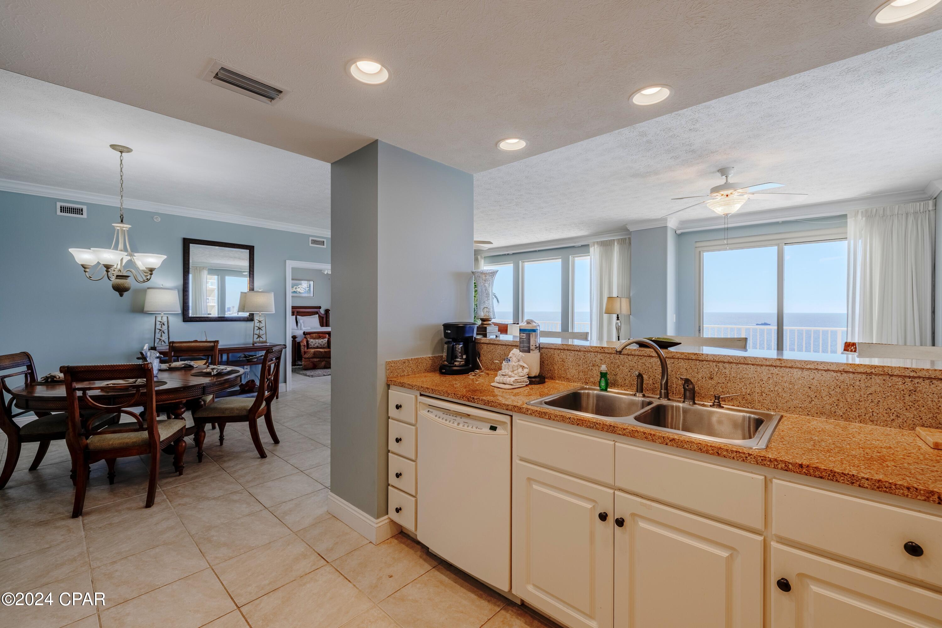 Listing photo id 19 for 5004 Thomas Drive 1512