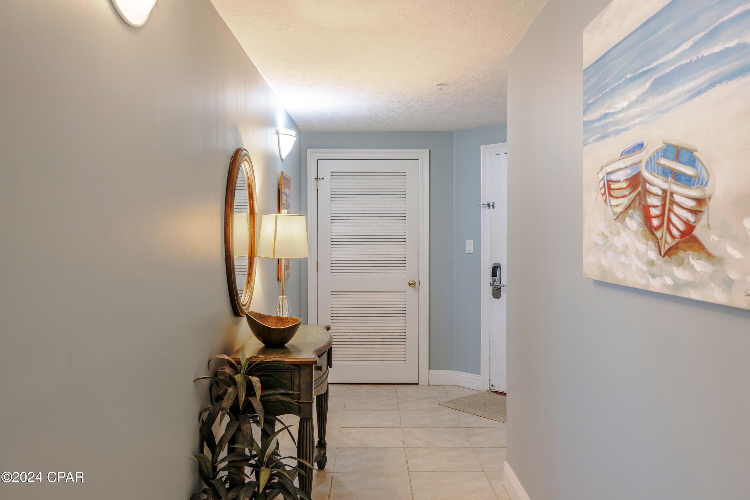 Listing photo id 2 for 5004 Thomas Drive 1512