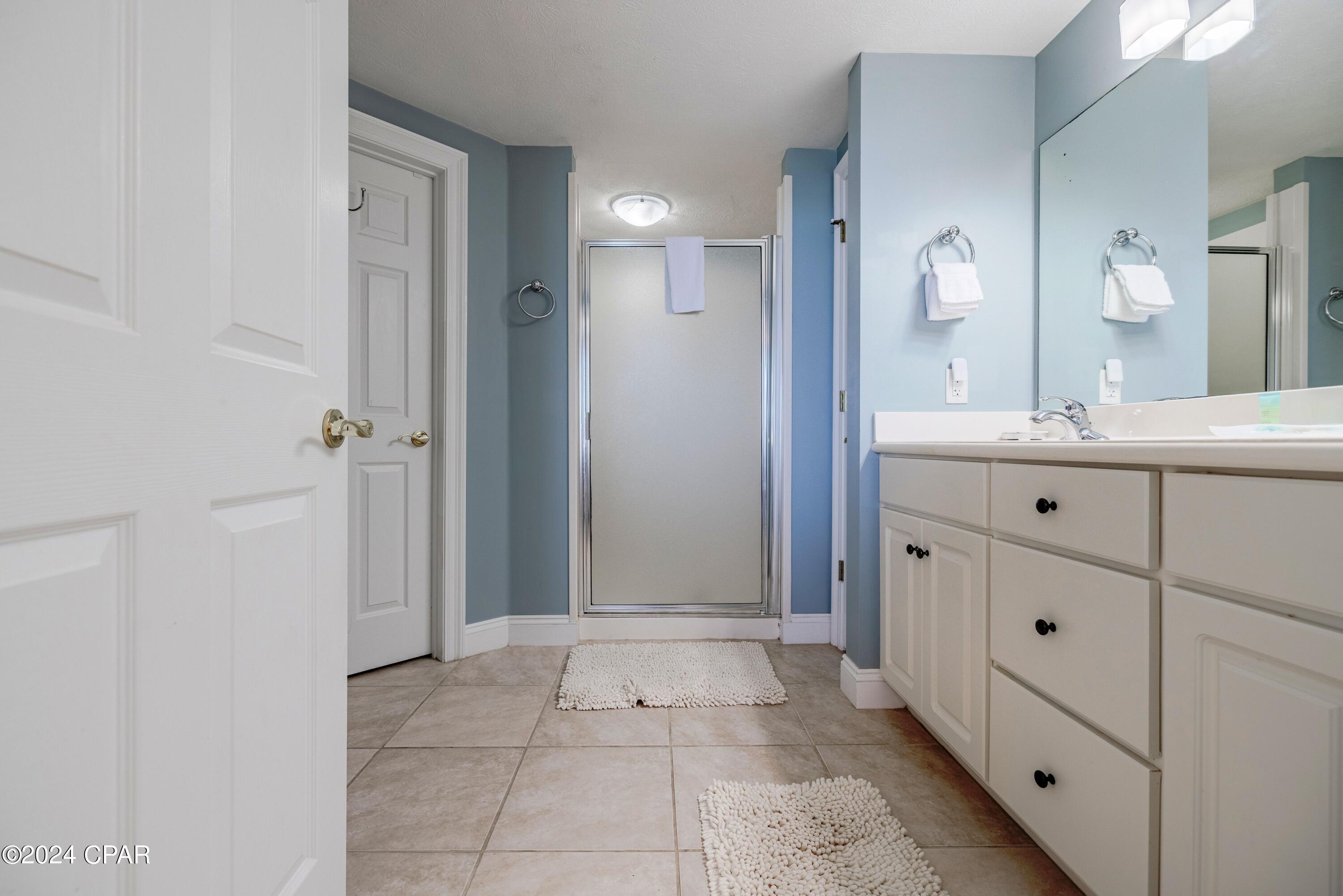Listing photo id 23 for 5004 Thomas Drive 1512