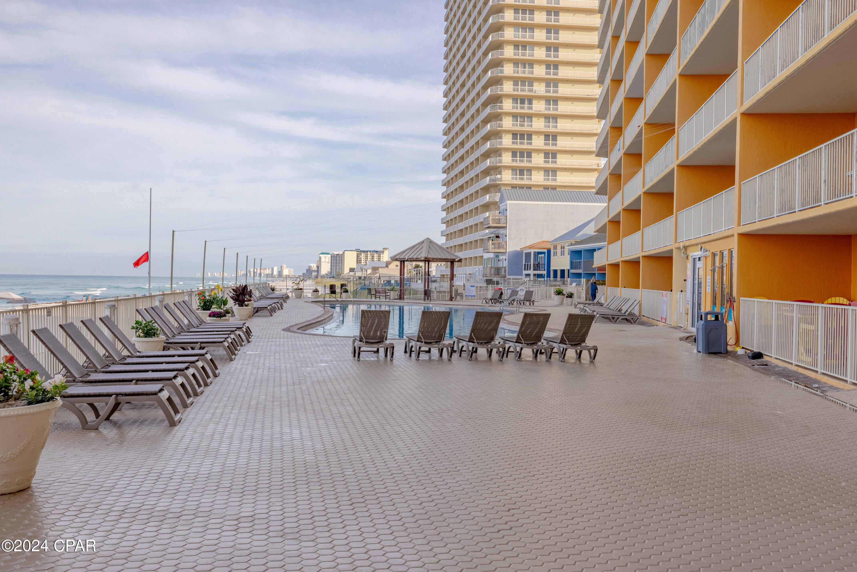 Listing photo id 53 for 5004 Thomas Drive 1512