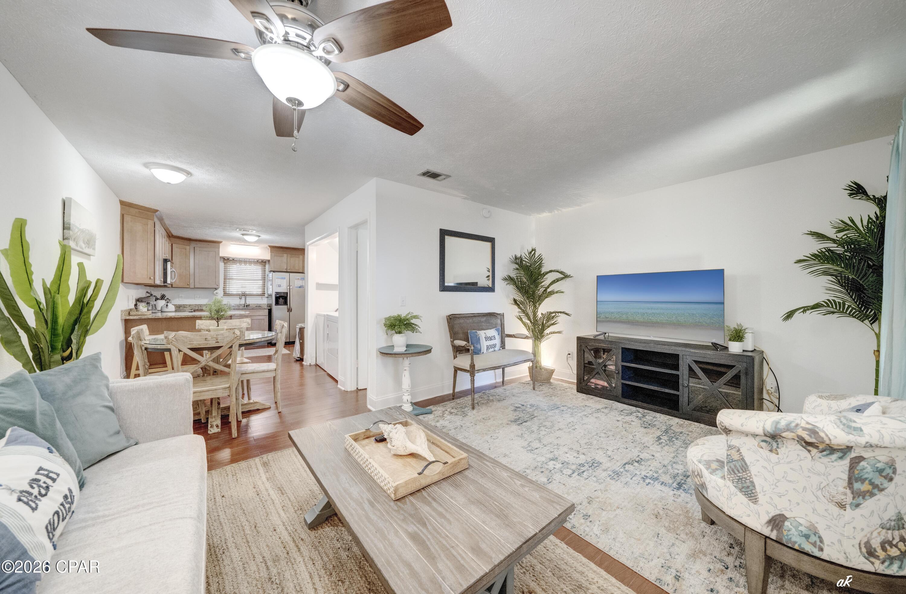 Listing photo id 7 for 624 W Caladium Circle B