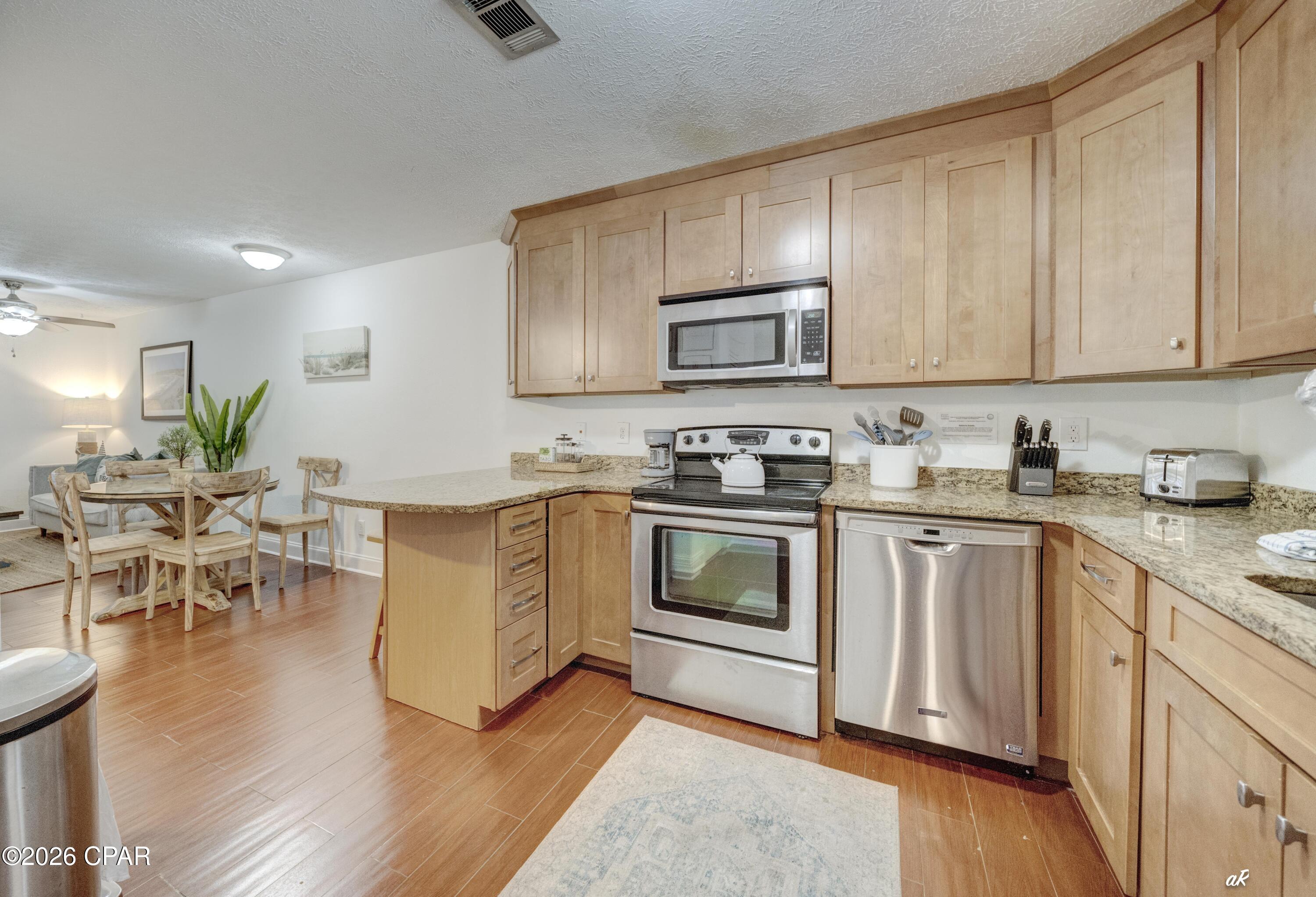 Listing photo id 8 for 624 W Caladium Circle B