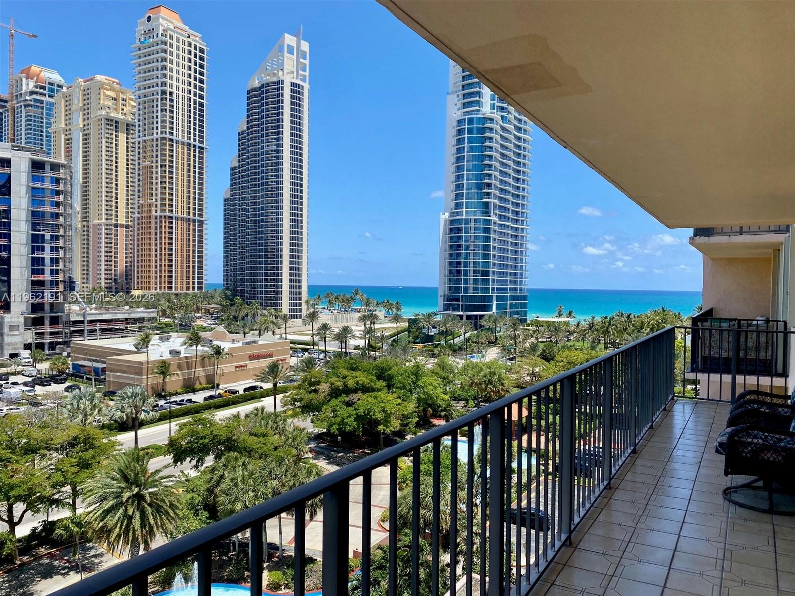 Winston Towers 600 Condo