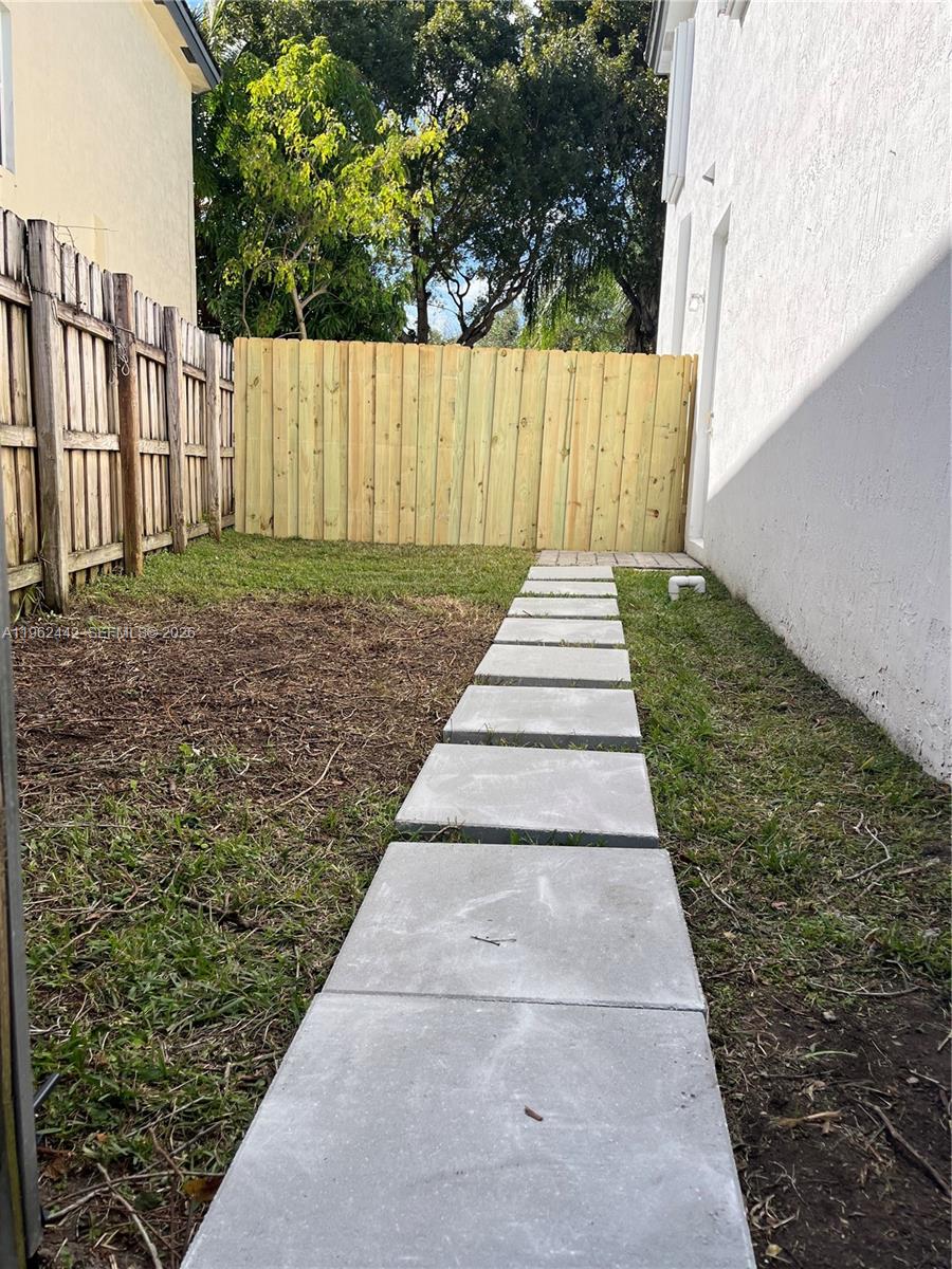 Very bright efficiency in nice Homestead with a private entrance and front terrace area. Fully updated and remodeled unit with a large shower.