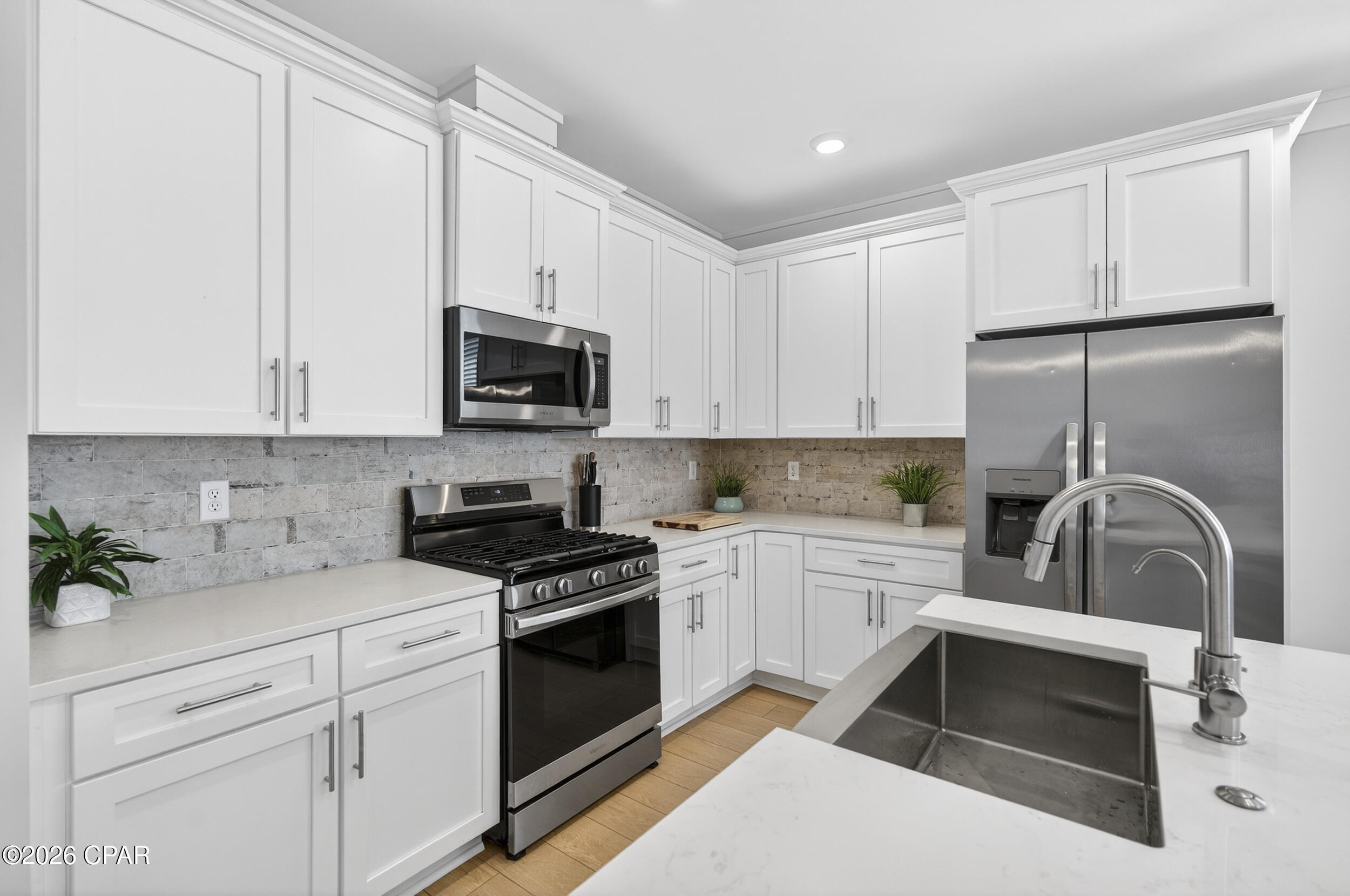 Listing photo id 16 for 833 Breakfast Point Boulevard