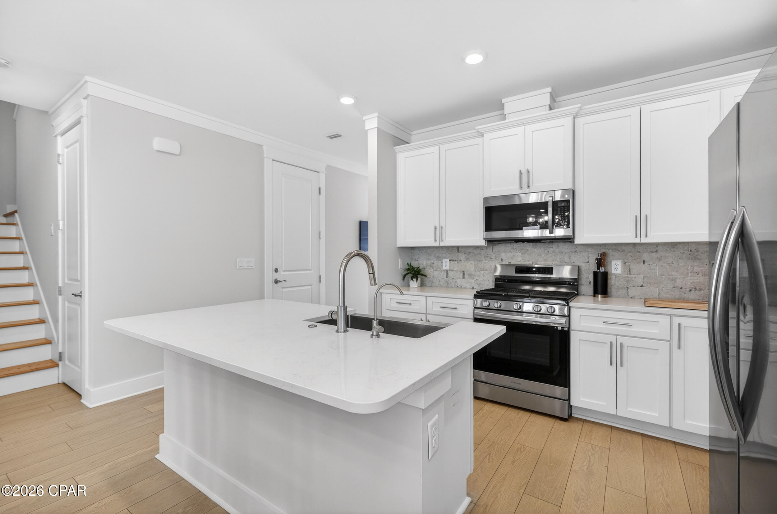 Listing photo id 21 for 833 Breakfast Point Boulevard