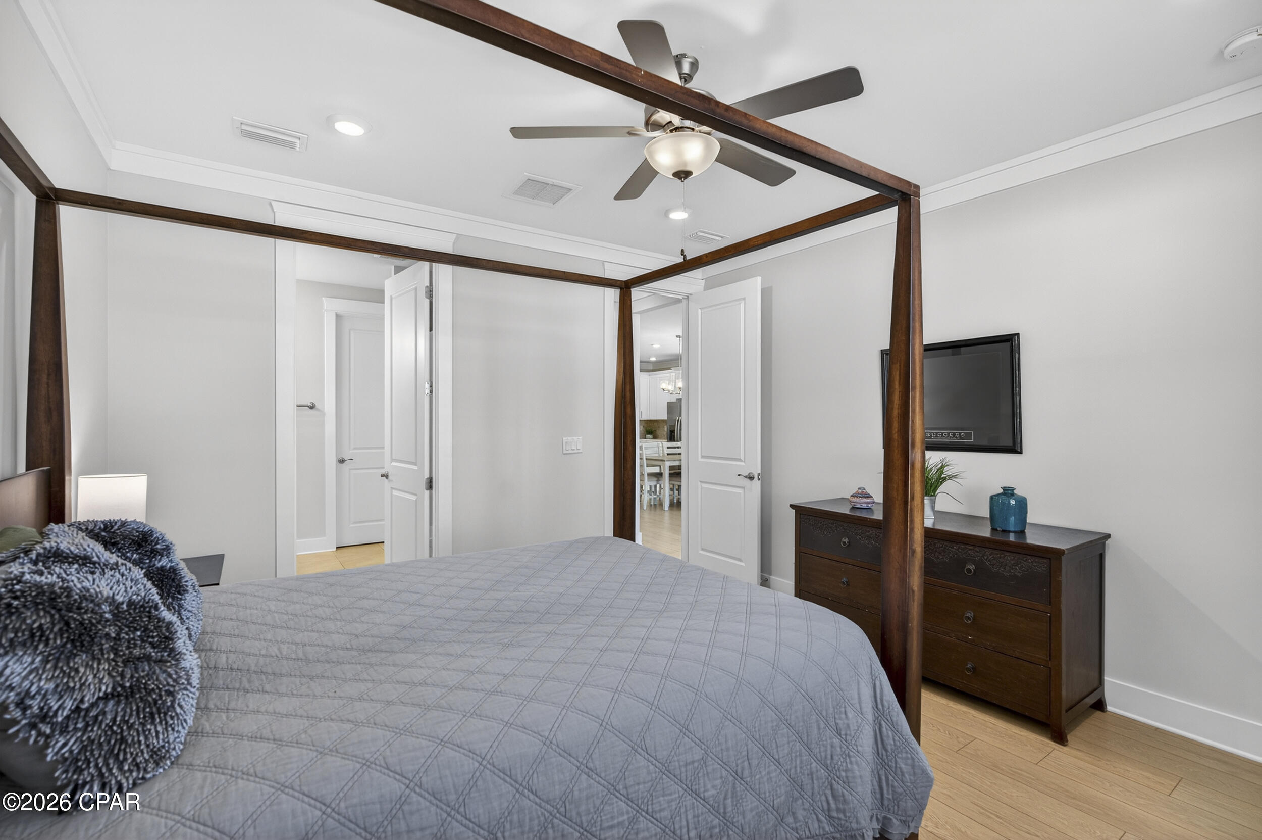 Listing photo id 22 for 833 Breakfast Point Boulevard