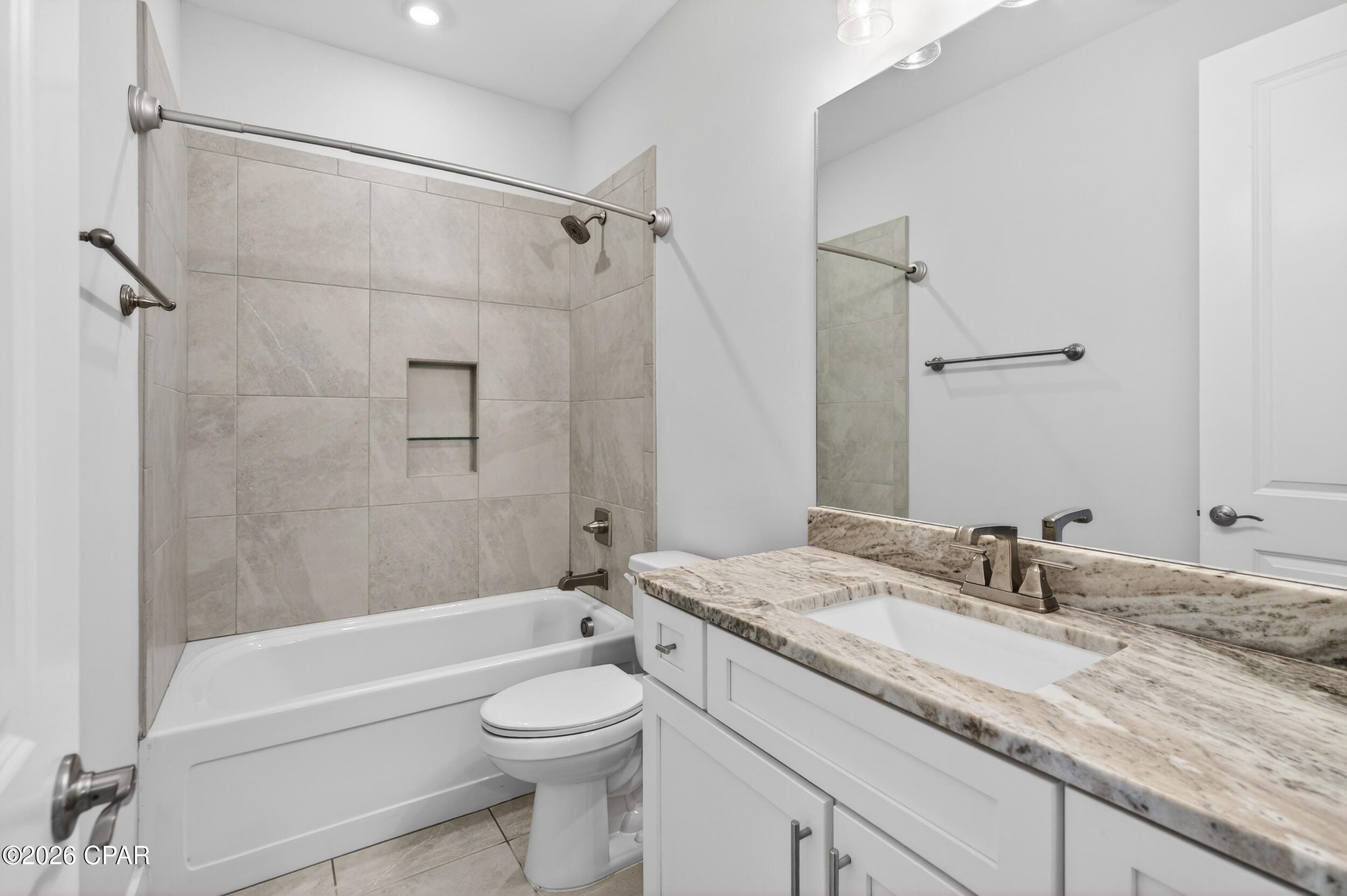 Listing photo id 38 for 833 Breakfast Point Boulevard